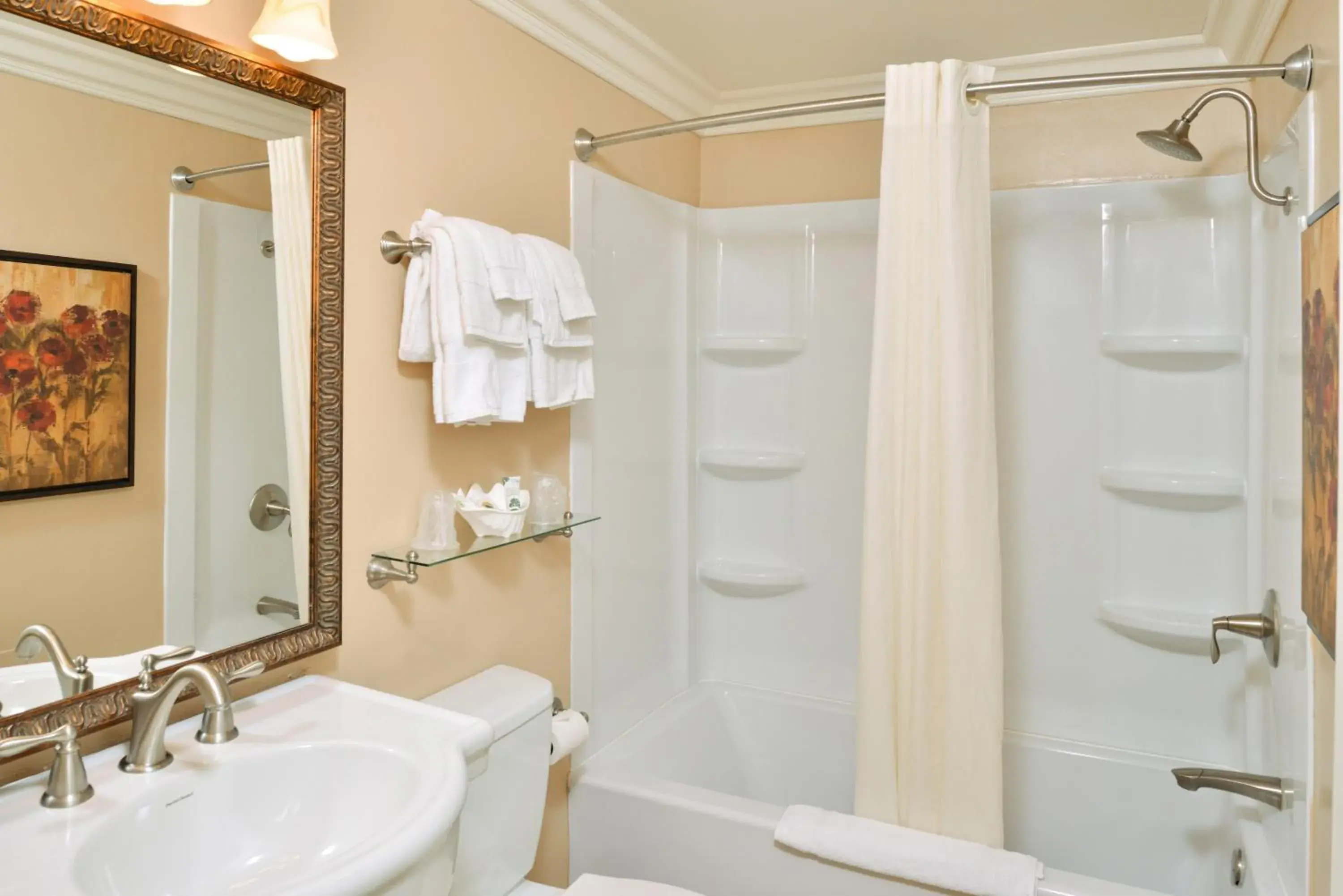 Shower in Dana Point Marina Inn Shower in Dana Point Marina Inn