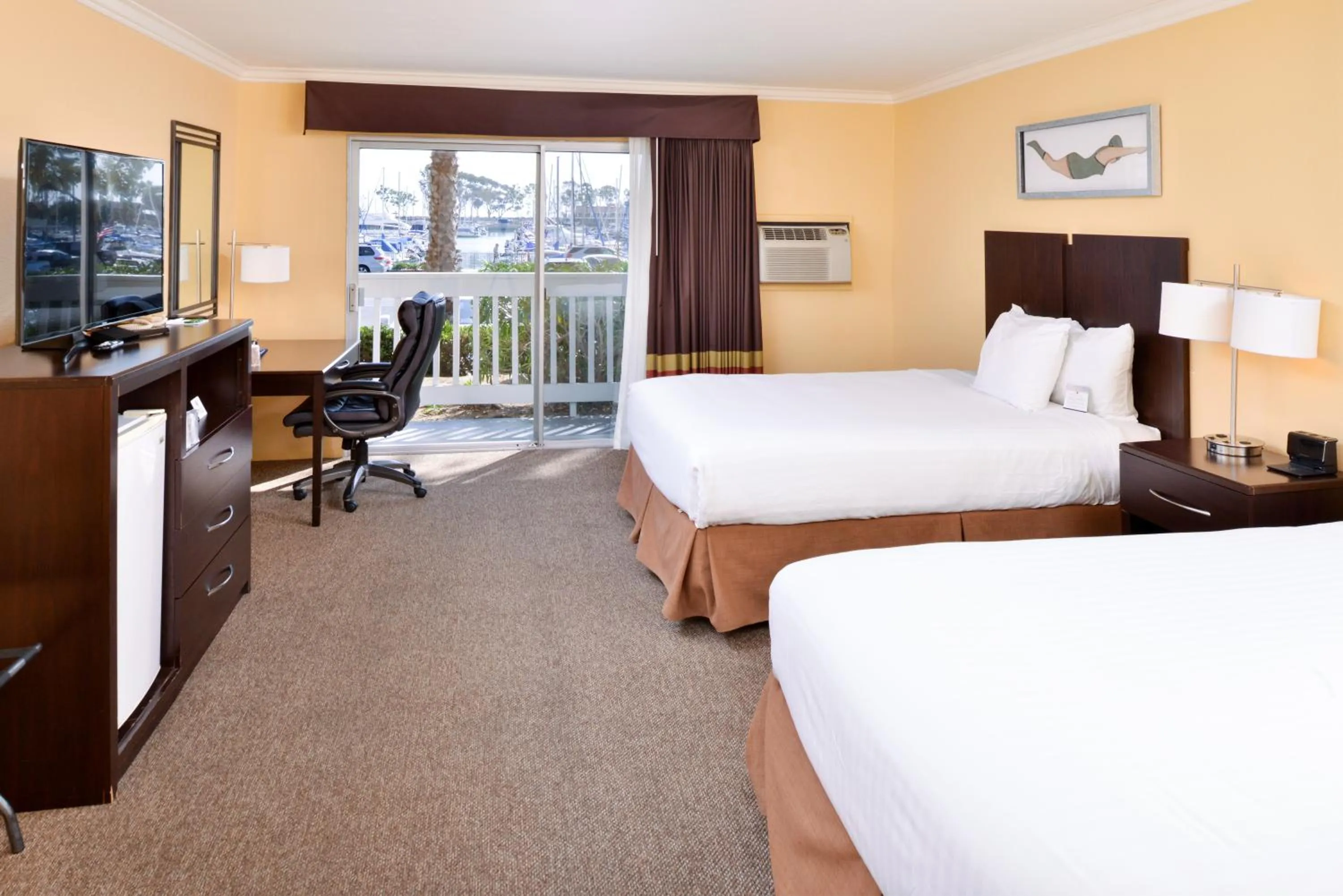 Photo of the whole room, Bed in Dana Point Marina Inn