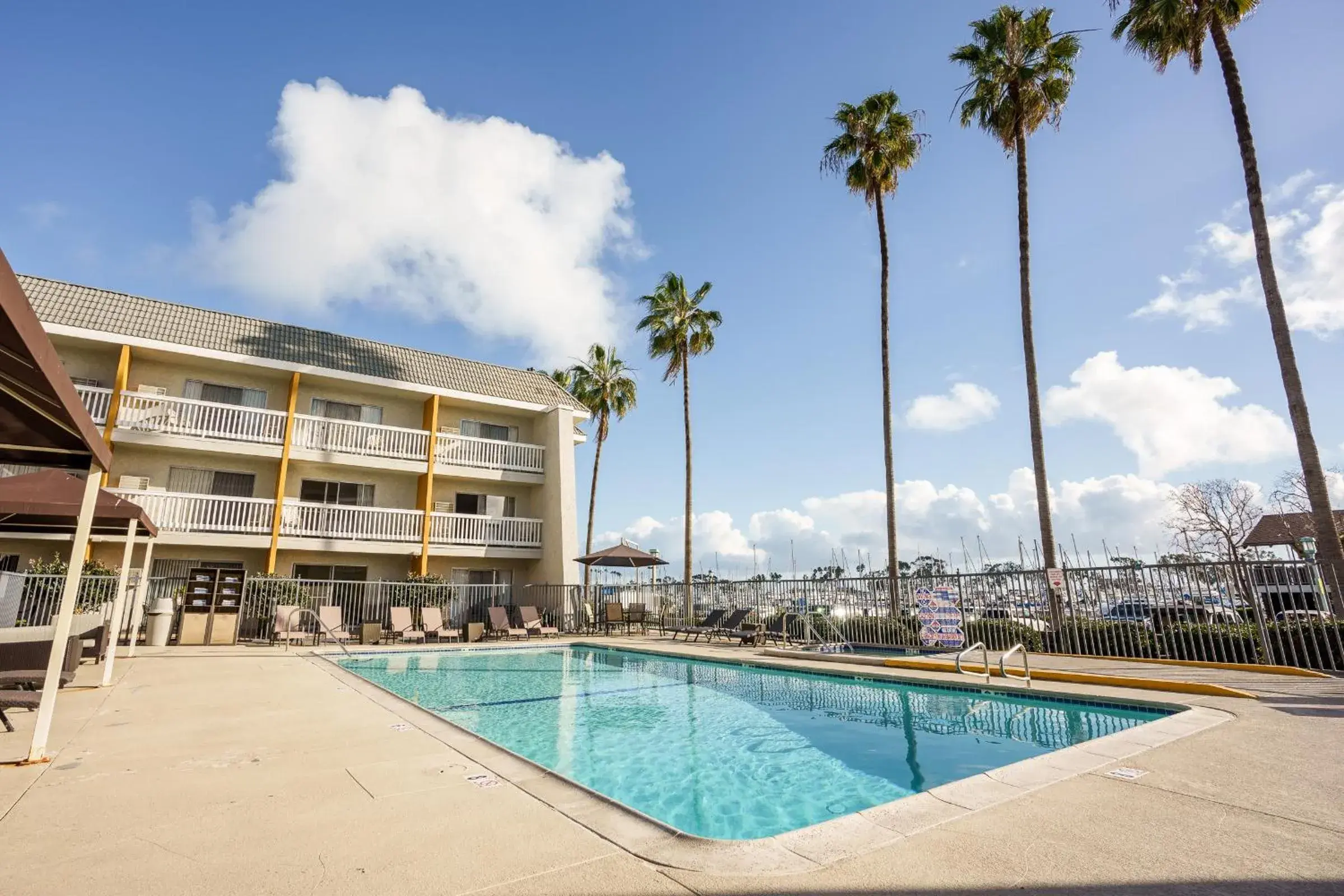 Swimming pool in Dana Point Marina Inn Swimming pool in Dana Point Marina Inn