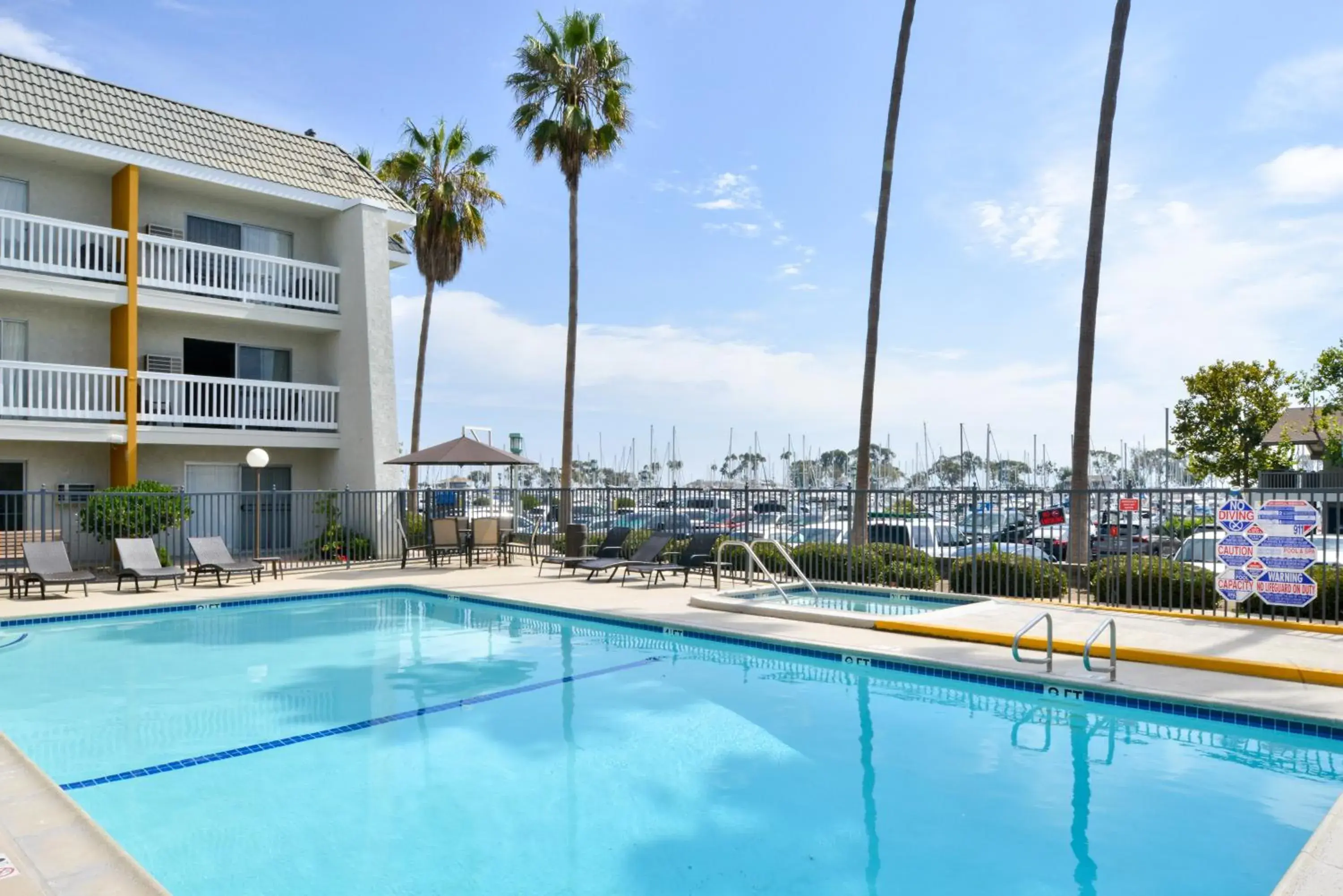 Swimming pool in Dana Point Marina Inn Swimming pool in Dana Point Marina Inn
