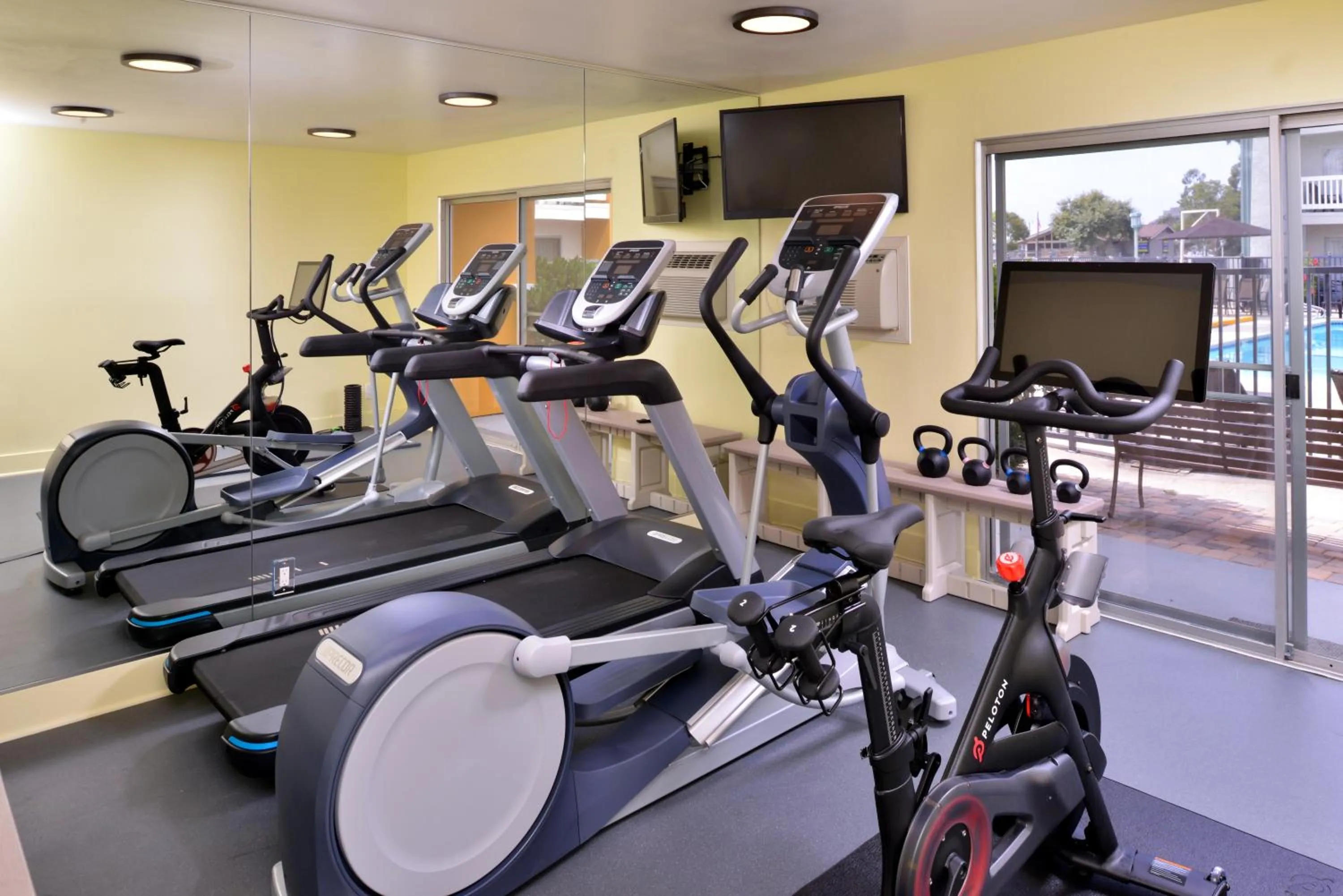 Fitness centre/facilities in Dana Point Marina Inn