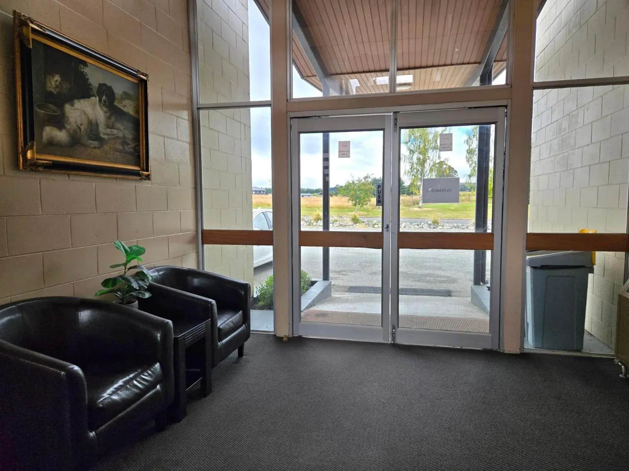 Facade/entrance in Fiordland Hotel Facade/entrance in Fiordland Hotel