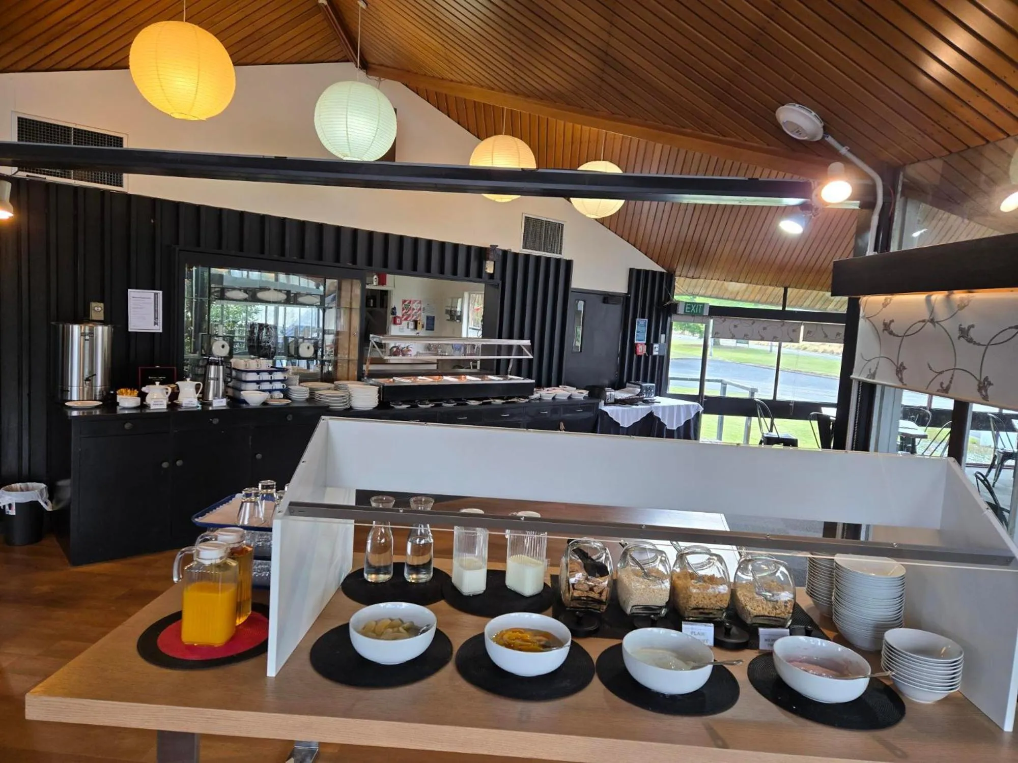 Restaurant/places to eat in Fiordland Hotel