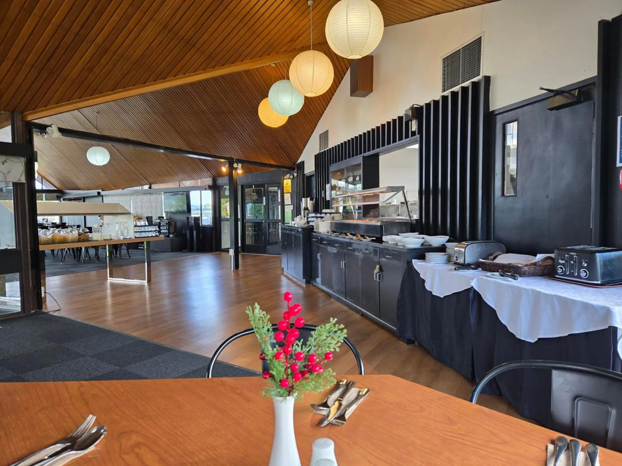 Restaurant/places to eat in Fiordland Hotel
