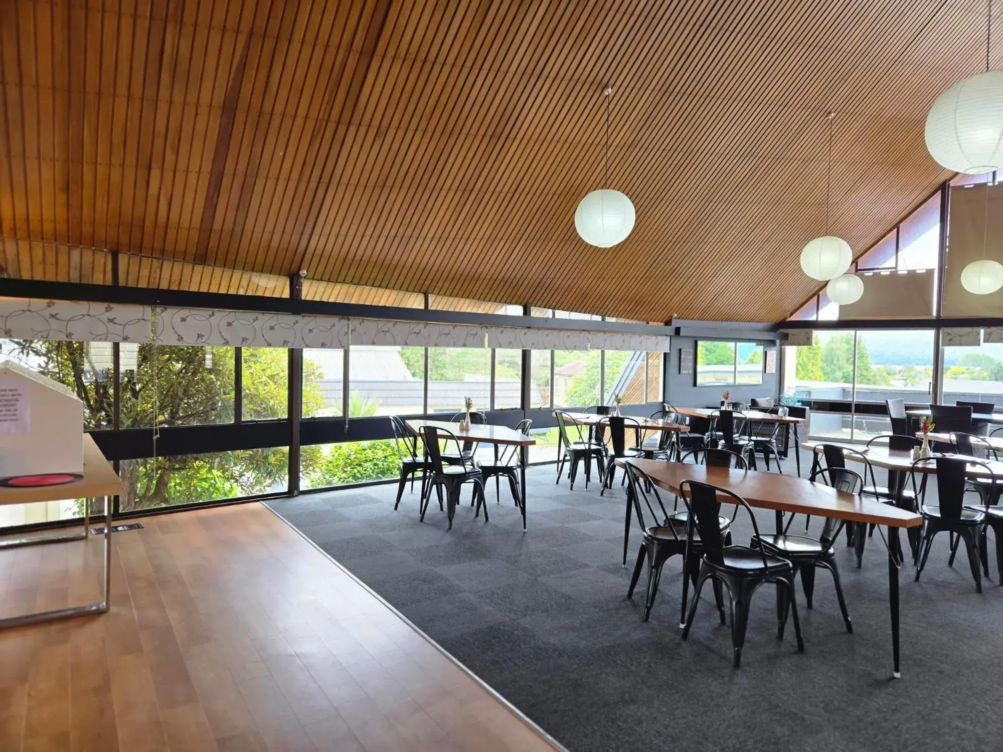 Restaurant/places to eat in Fiordland Hotel Restaurant/places to eat in Fiordland Hotel