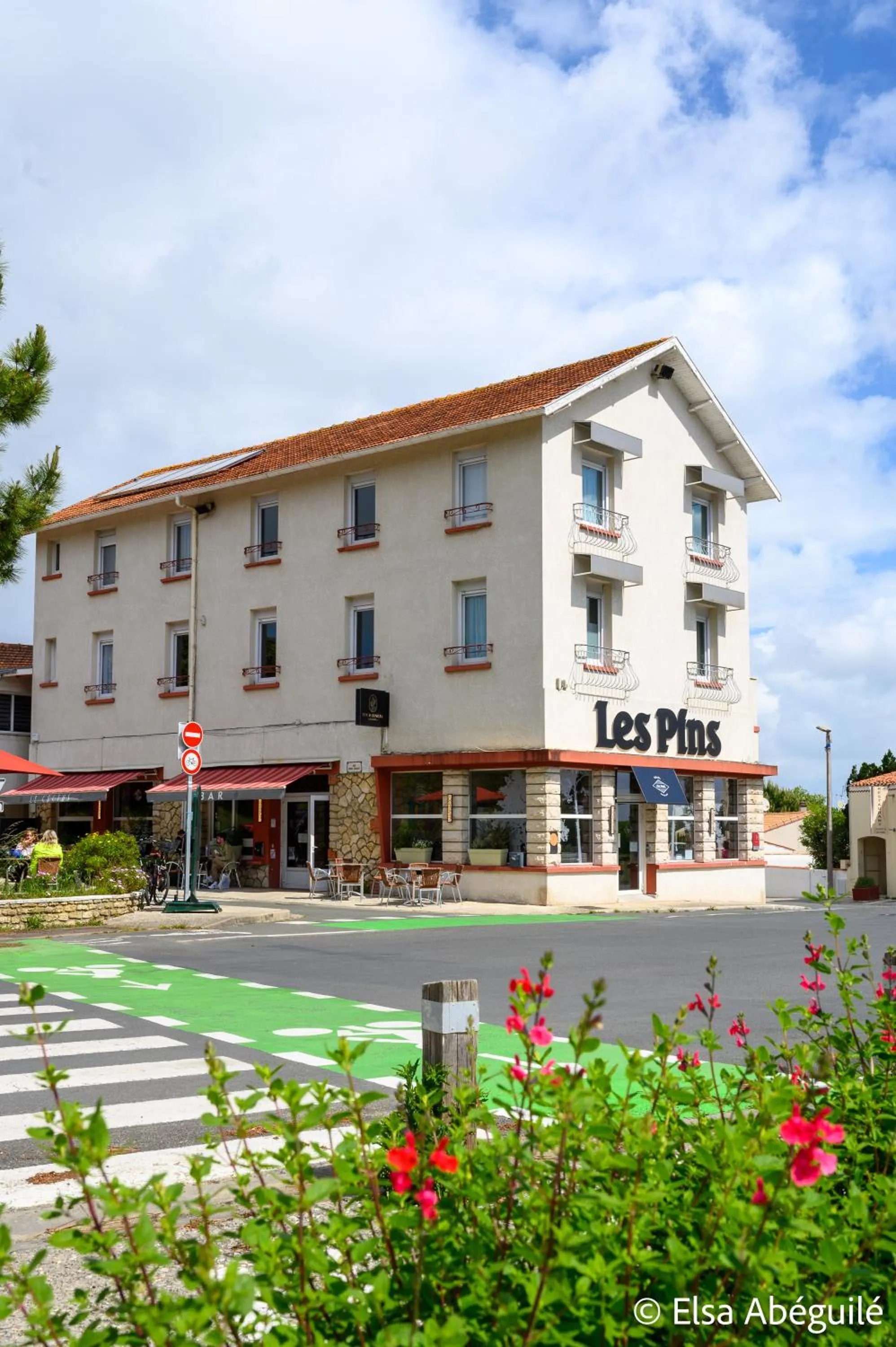 Property building in Hôtel Les Pins - Oléron