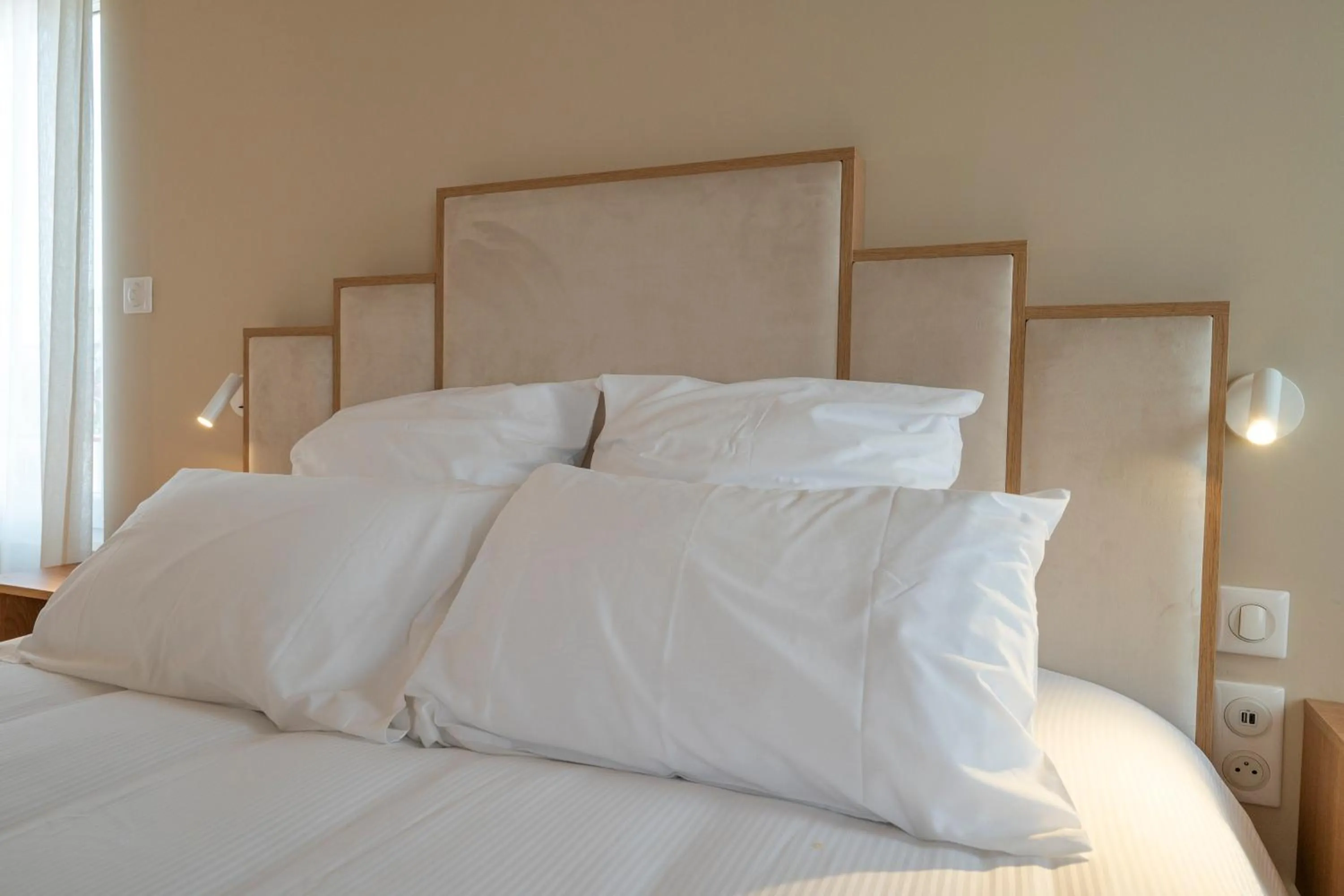 Bed in Hôtel Les Pins - Oléron