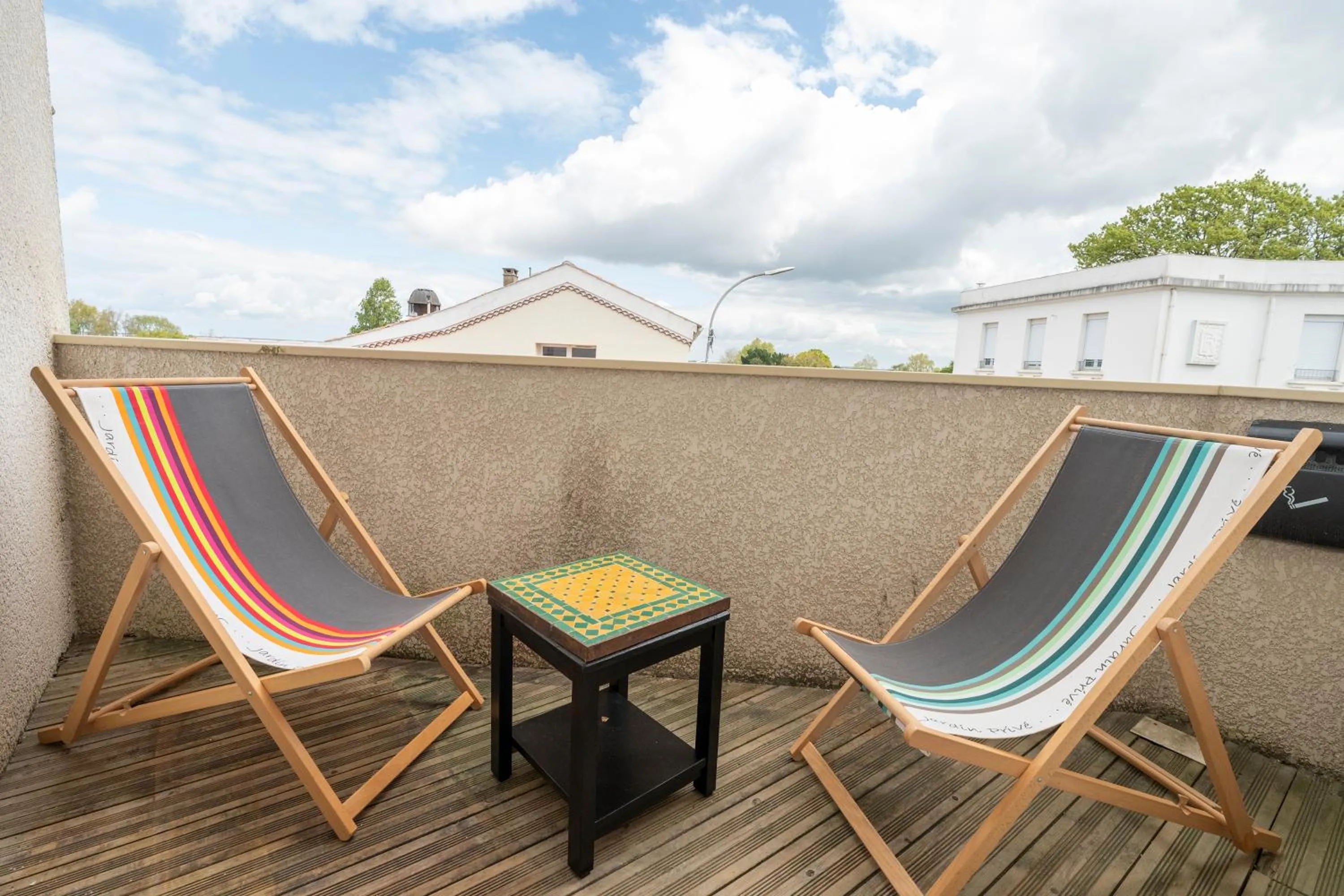Patio in Hôtel Les Pins - Oléron