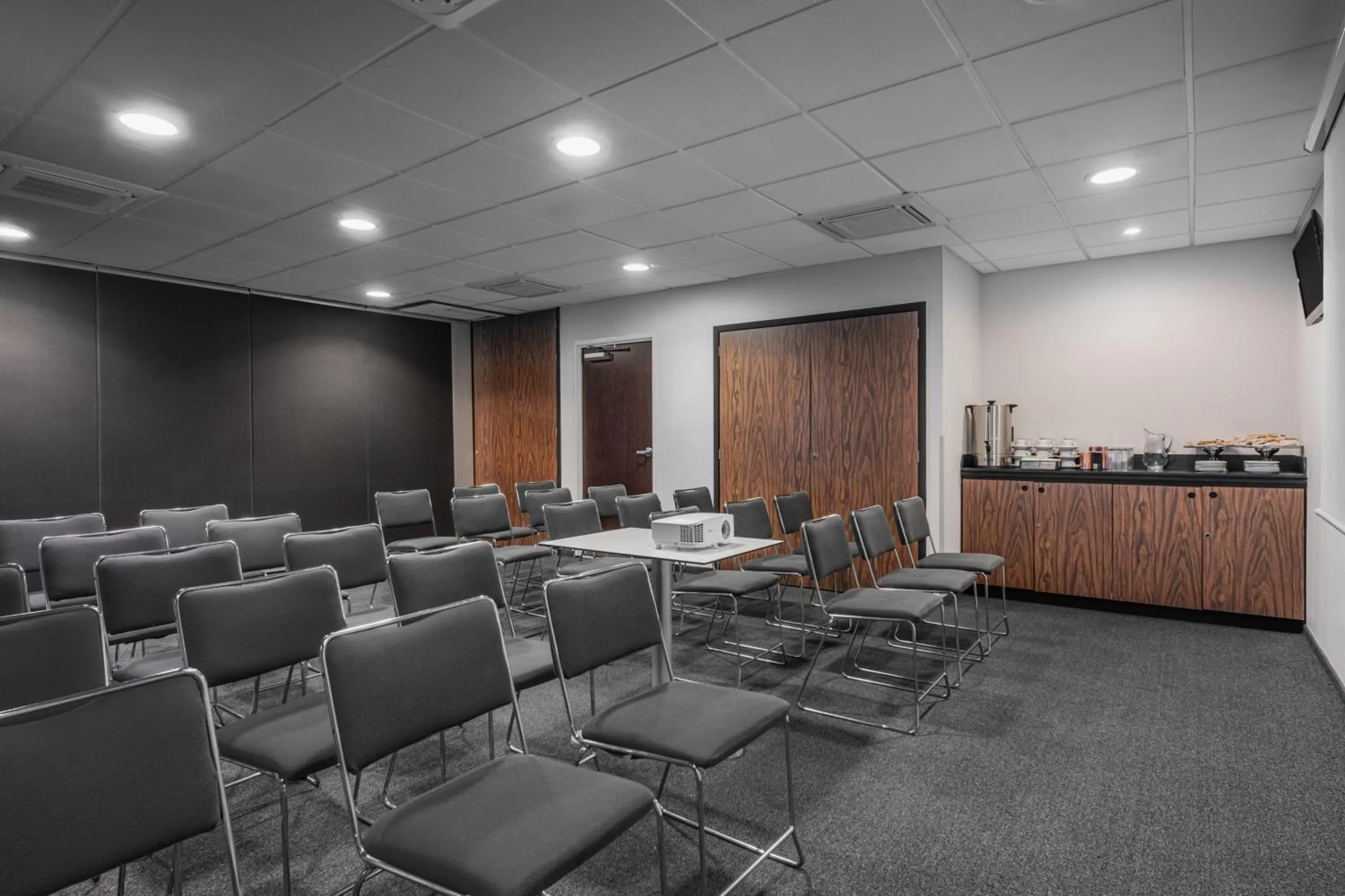 Meeting/conference room in City Express by Marriott Queretaro Jurica