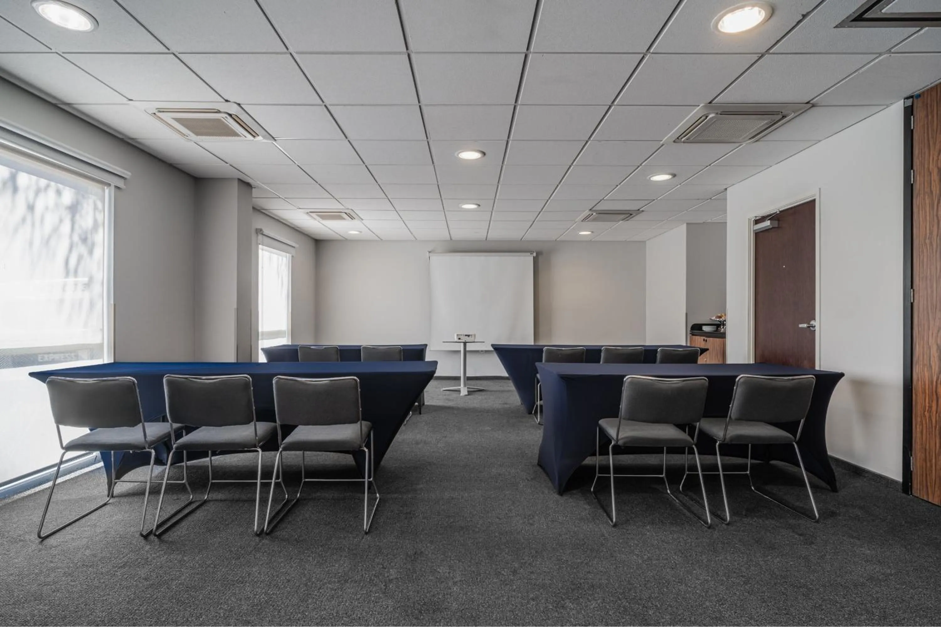 Meeting/conference room in City Express by Marriott Queretaro Jurica