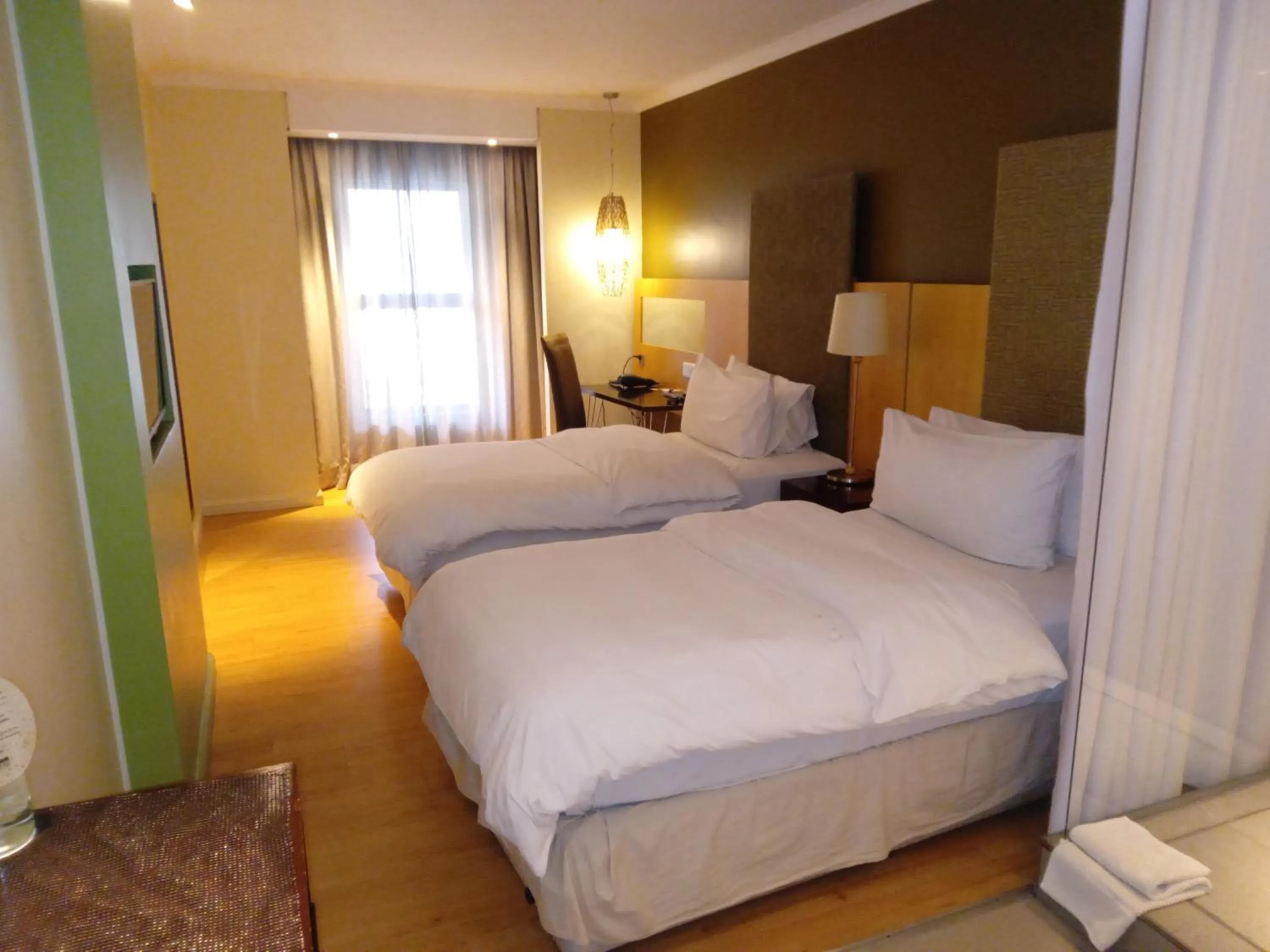 Shower, Bed in Protea Hotel by Marriott Bloemfontein Willow Lake