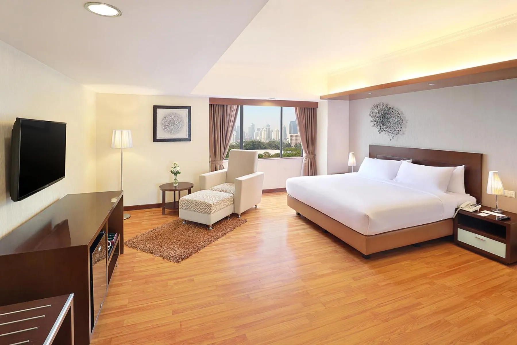 Bedroom, Bed in Century Park Hotel