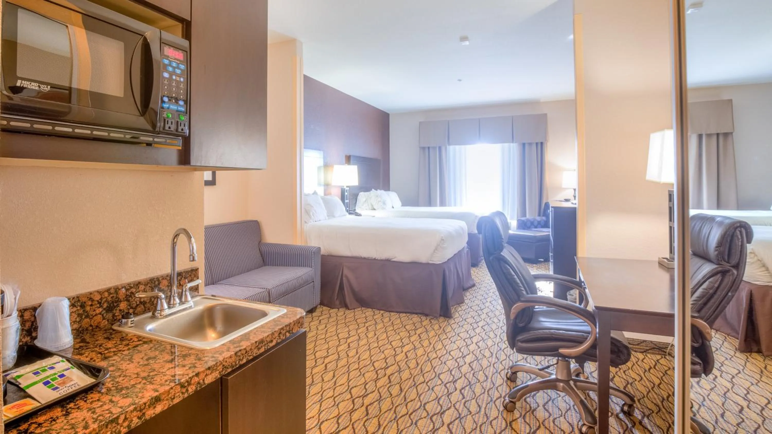 Photo of the whole room in Holiday Inn Express Hotel and Suites Elk City by IHG