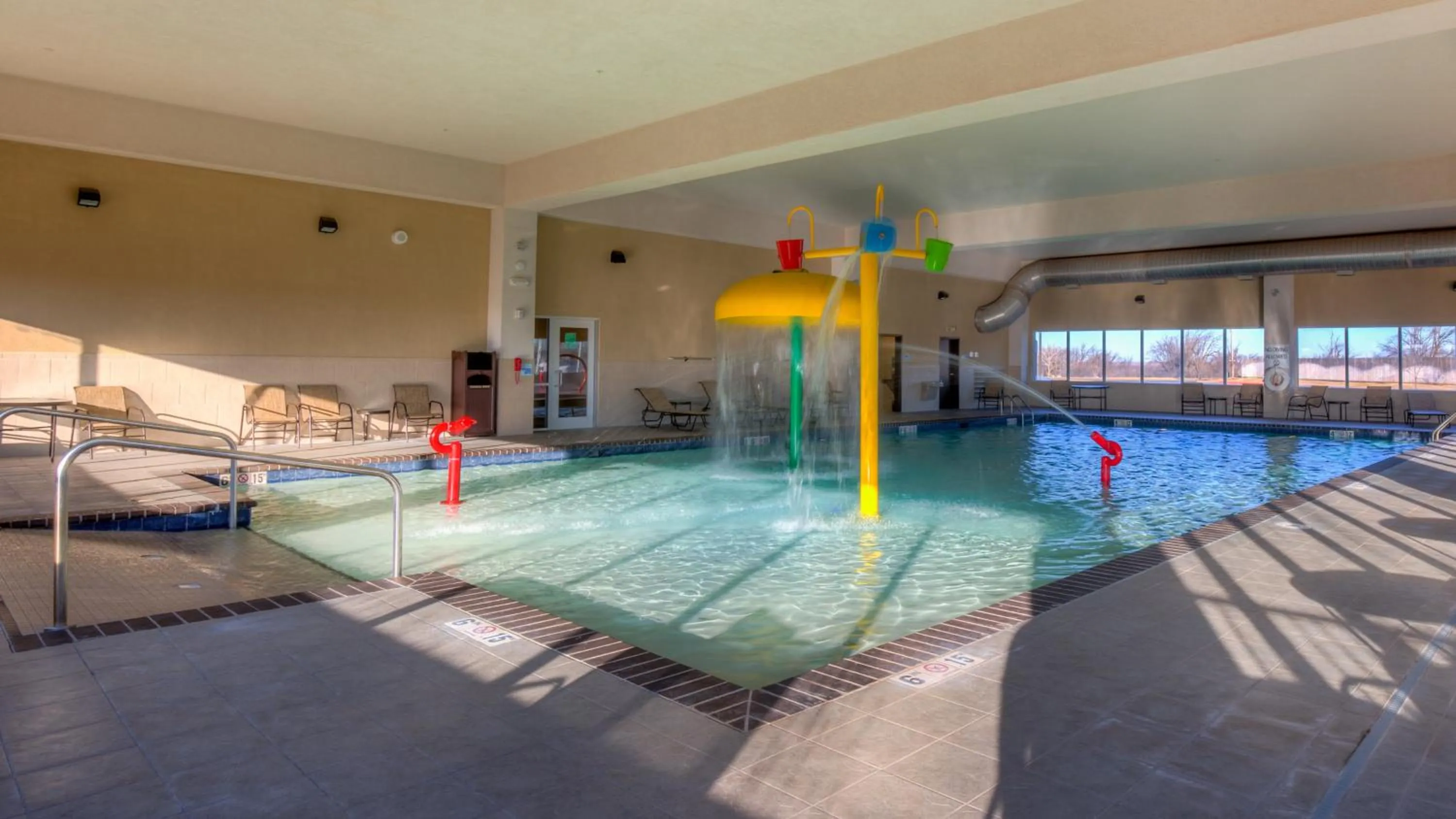 Swimming pool in Holiday Inn Express Hotel and Suites Elk City by IHG