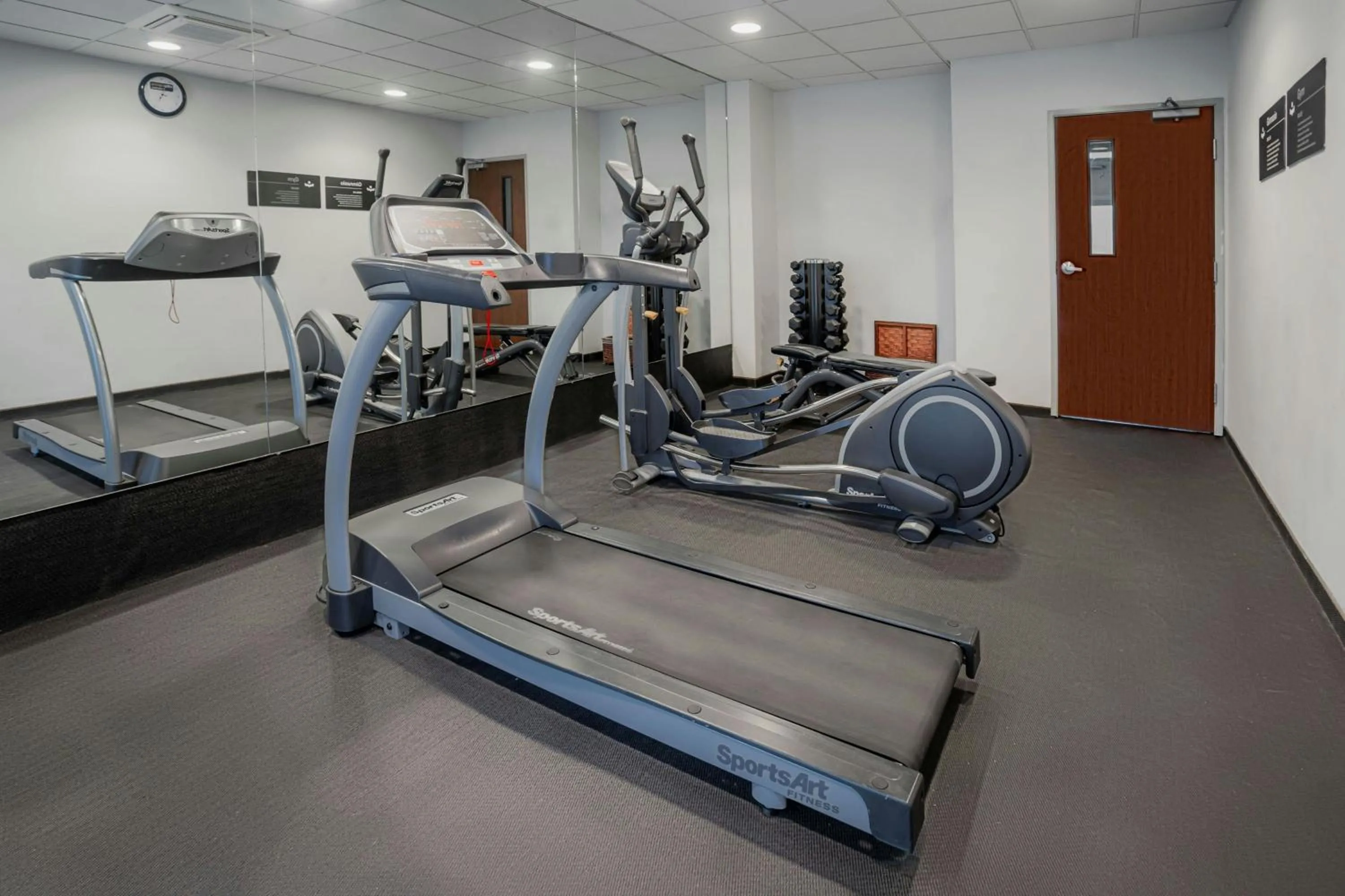 Fitness centre/facilities in City Express by Marriott Durango
