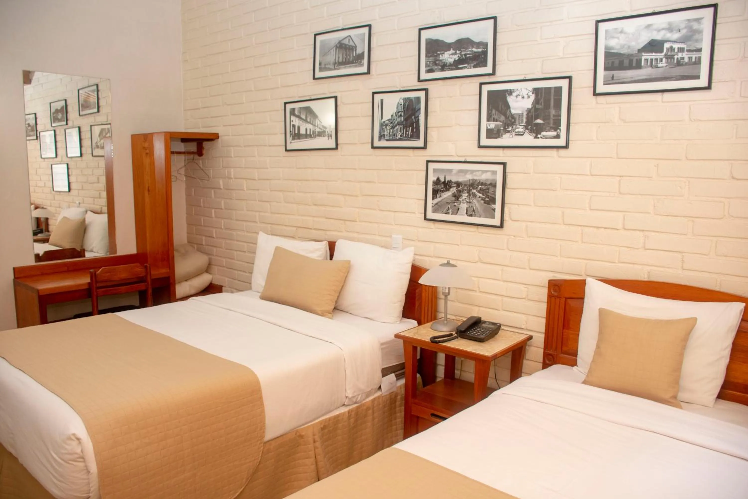 Photo of the whole room, Bed in Hotel Mac Arthur