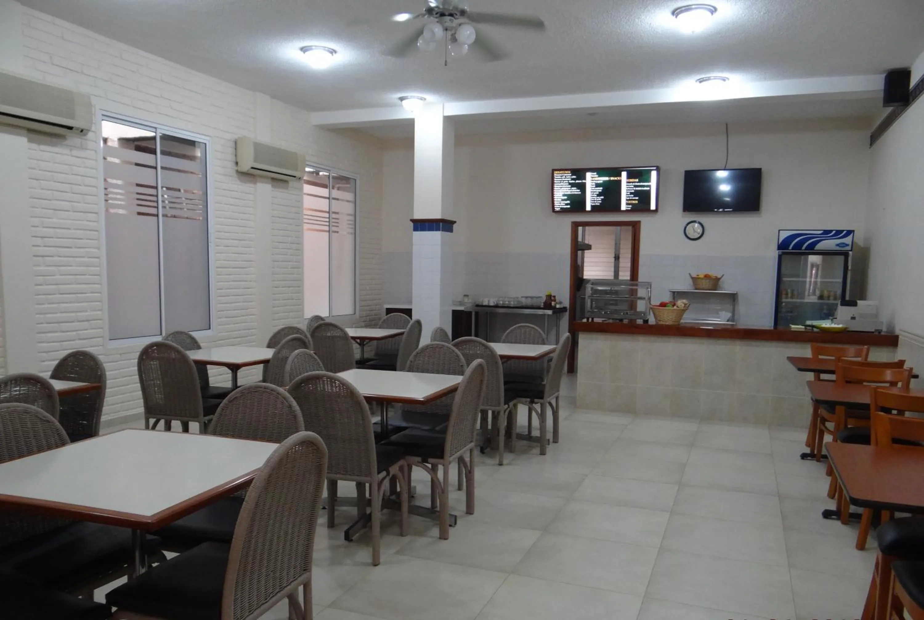 Restaurant/places to eat in Hotel Mac Arthur