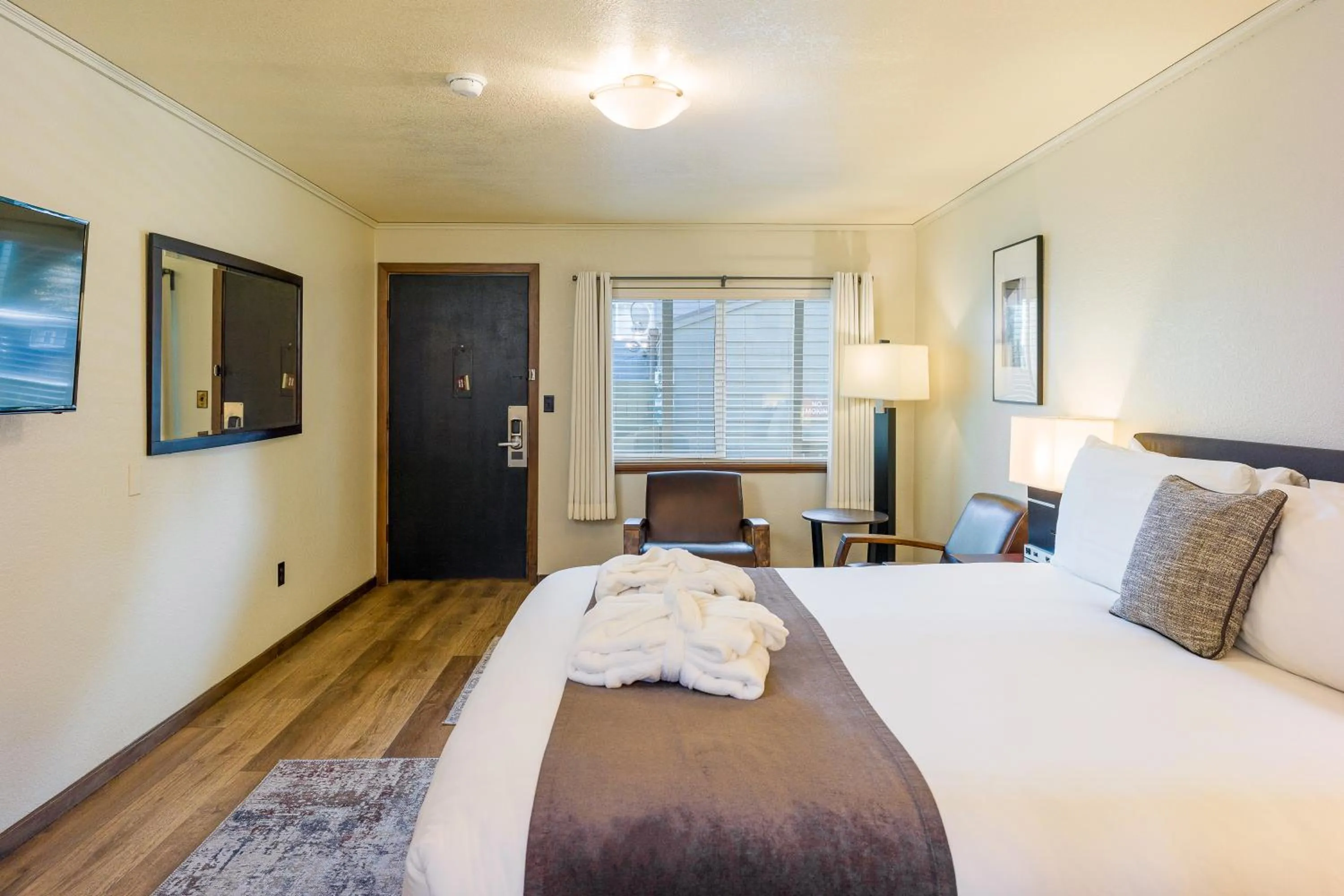 Bed in Earthbox Inn & Spa