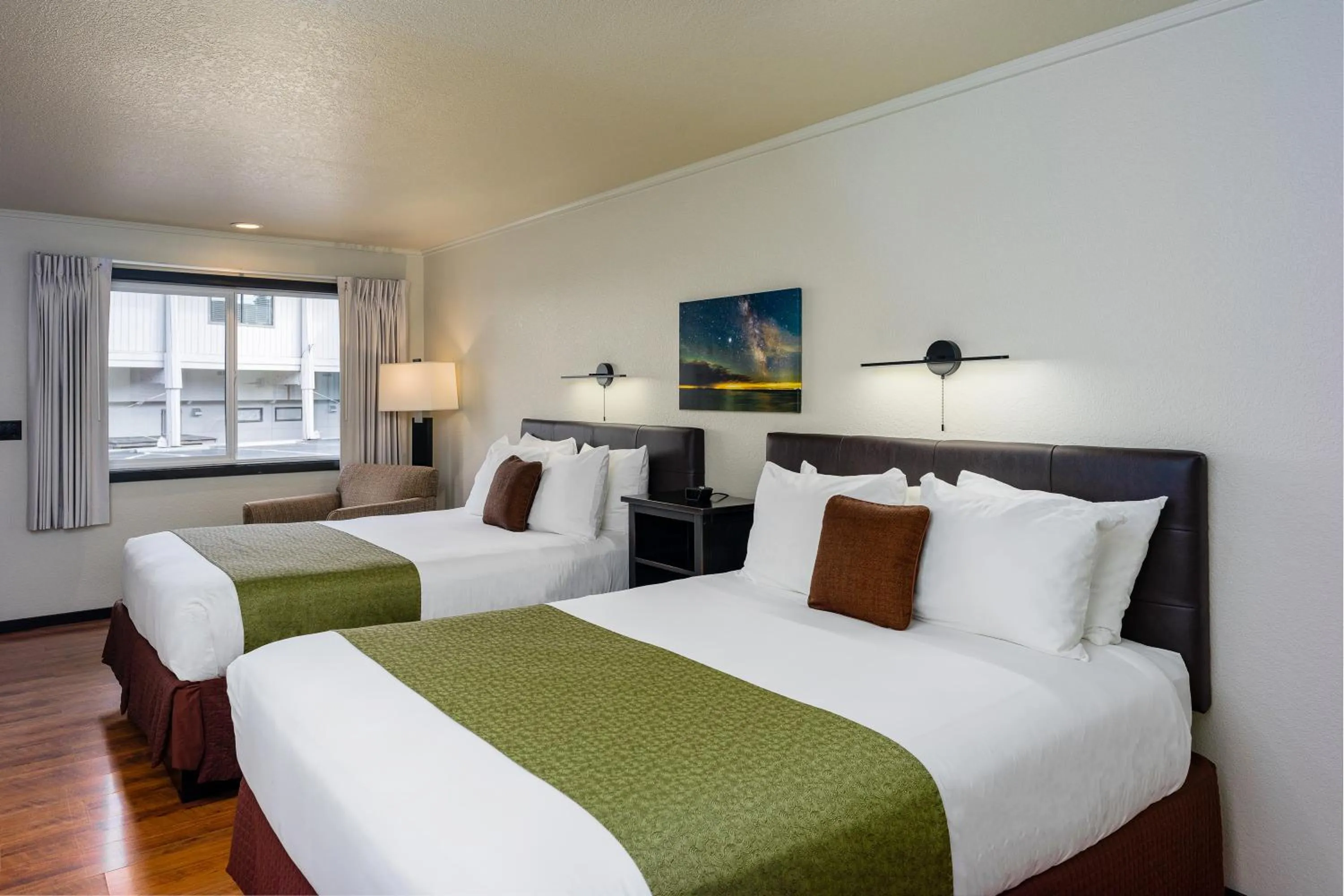 Bed in Earthbox Inn & Spa