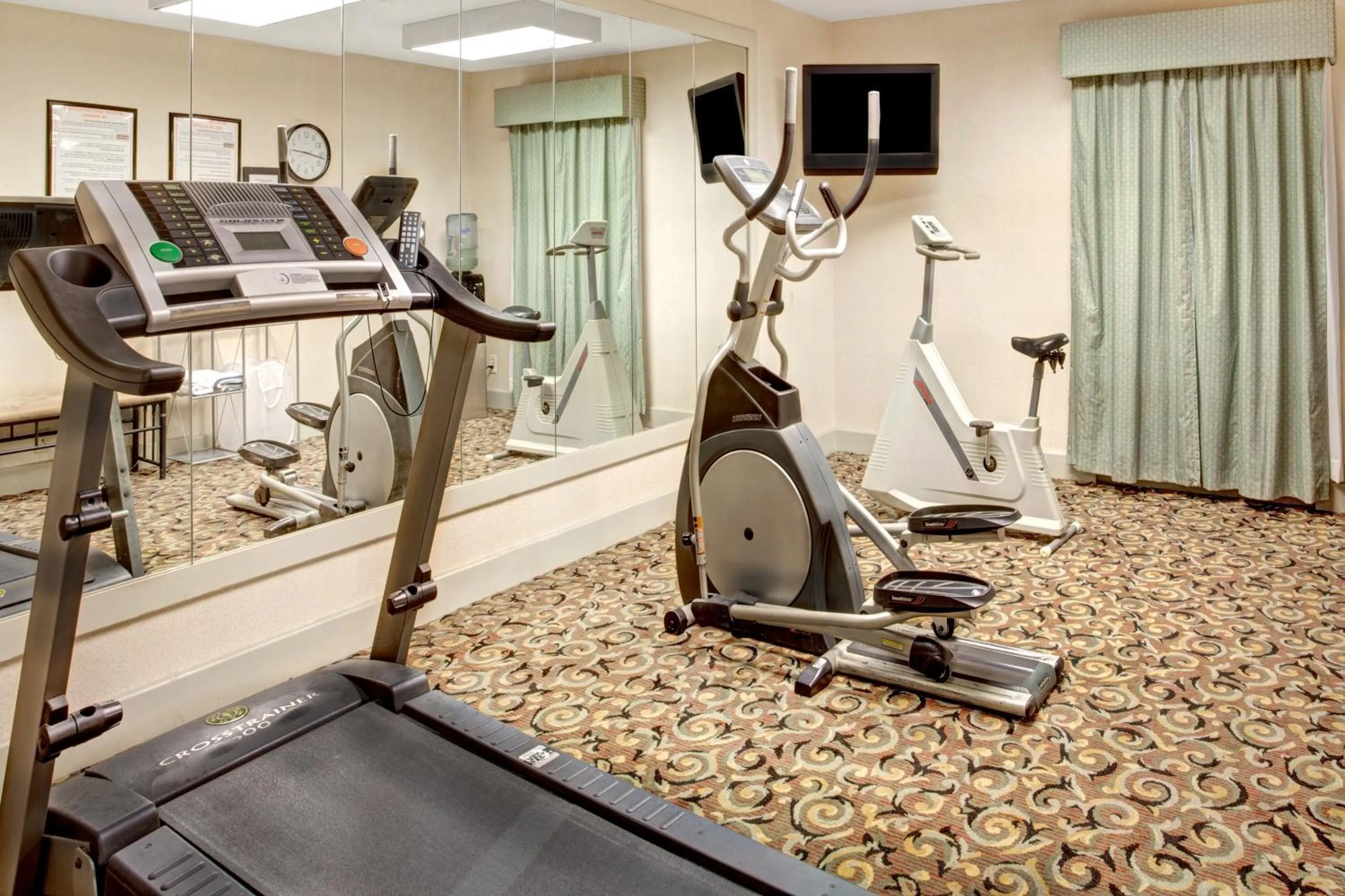 Fitness centre/facilities in Ramada by Wyndham West Memphis