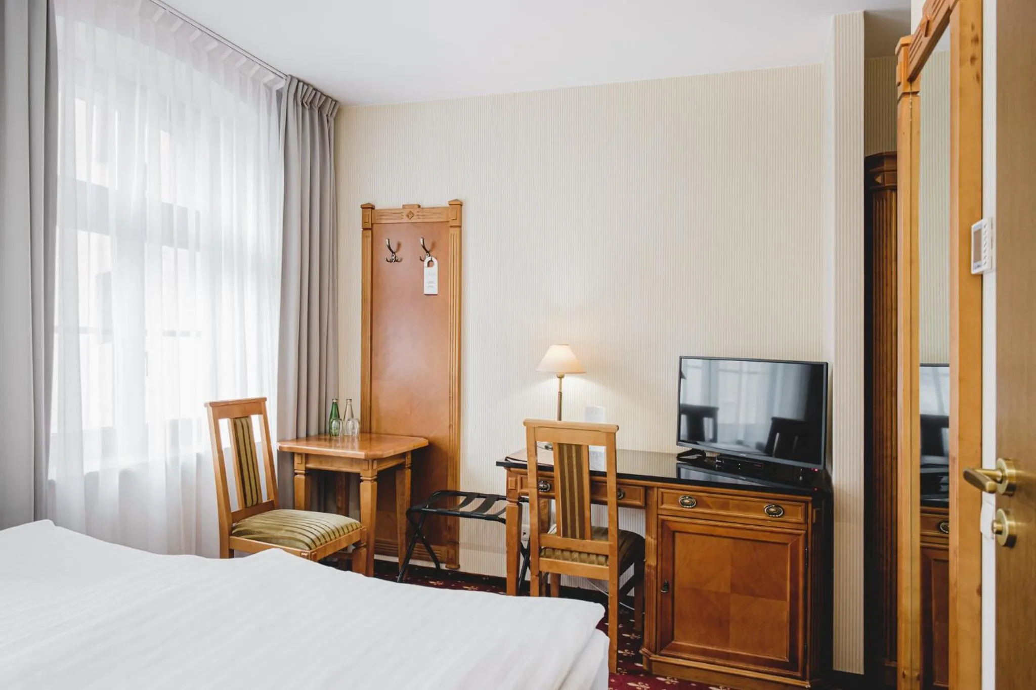 TV and multimedia, Bed in Hotel Solaris