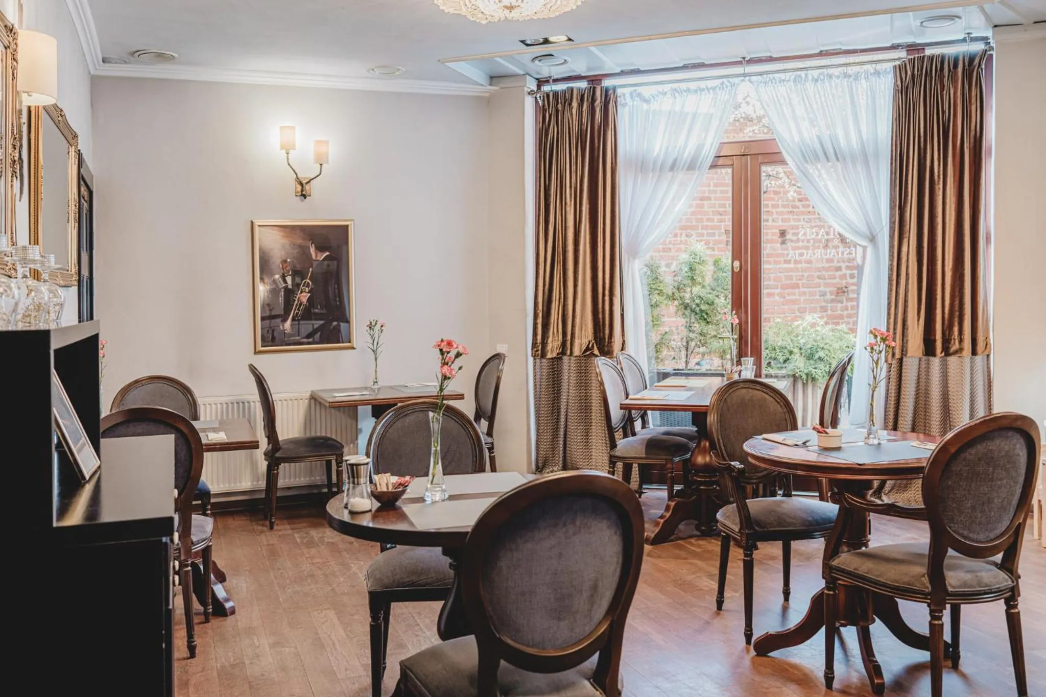 Restaurant/places to eat in Hotel Solaris