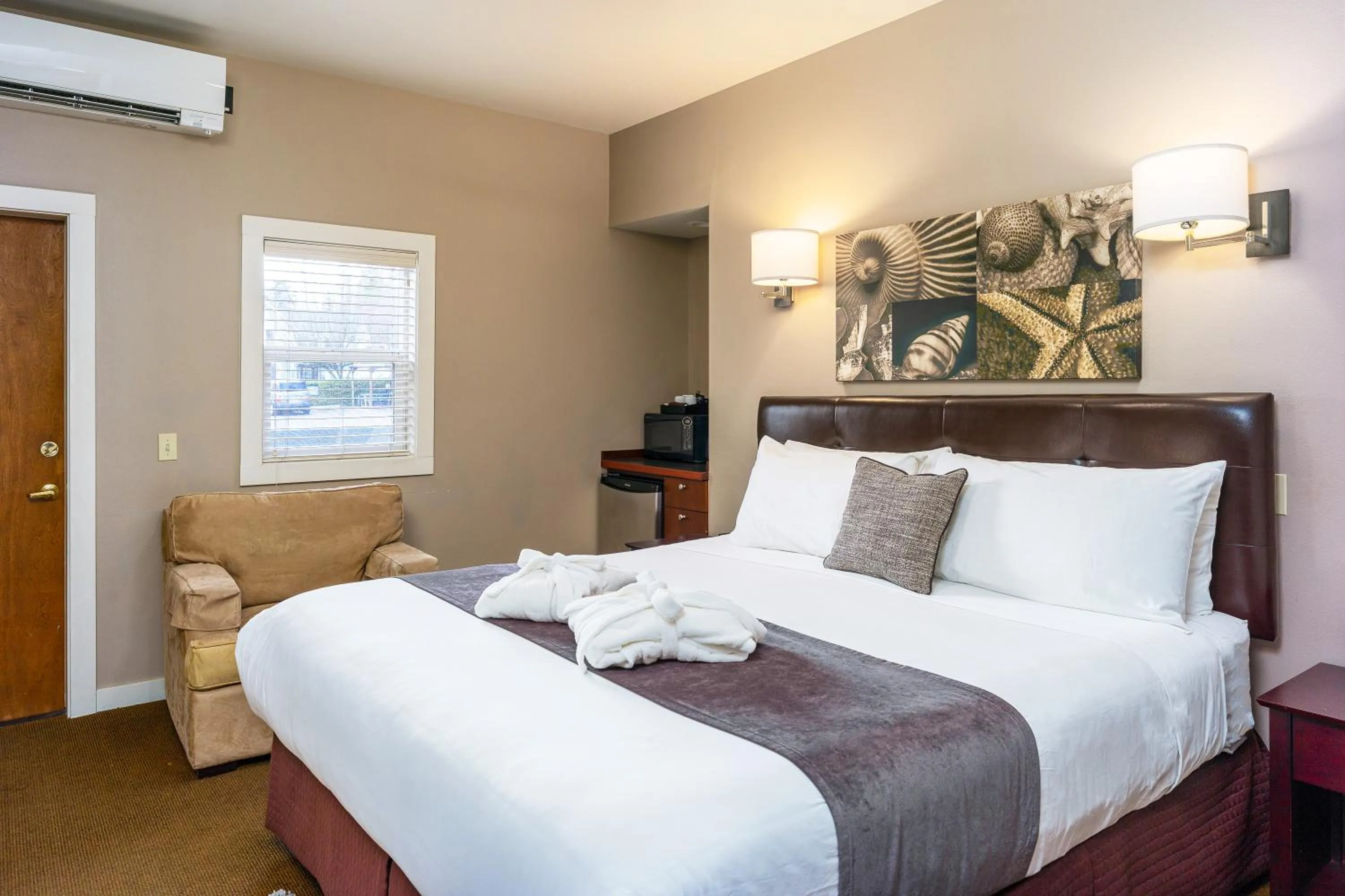 Bed in Bird Rock Hotel