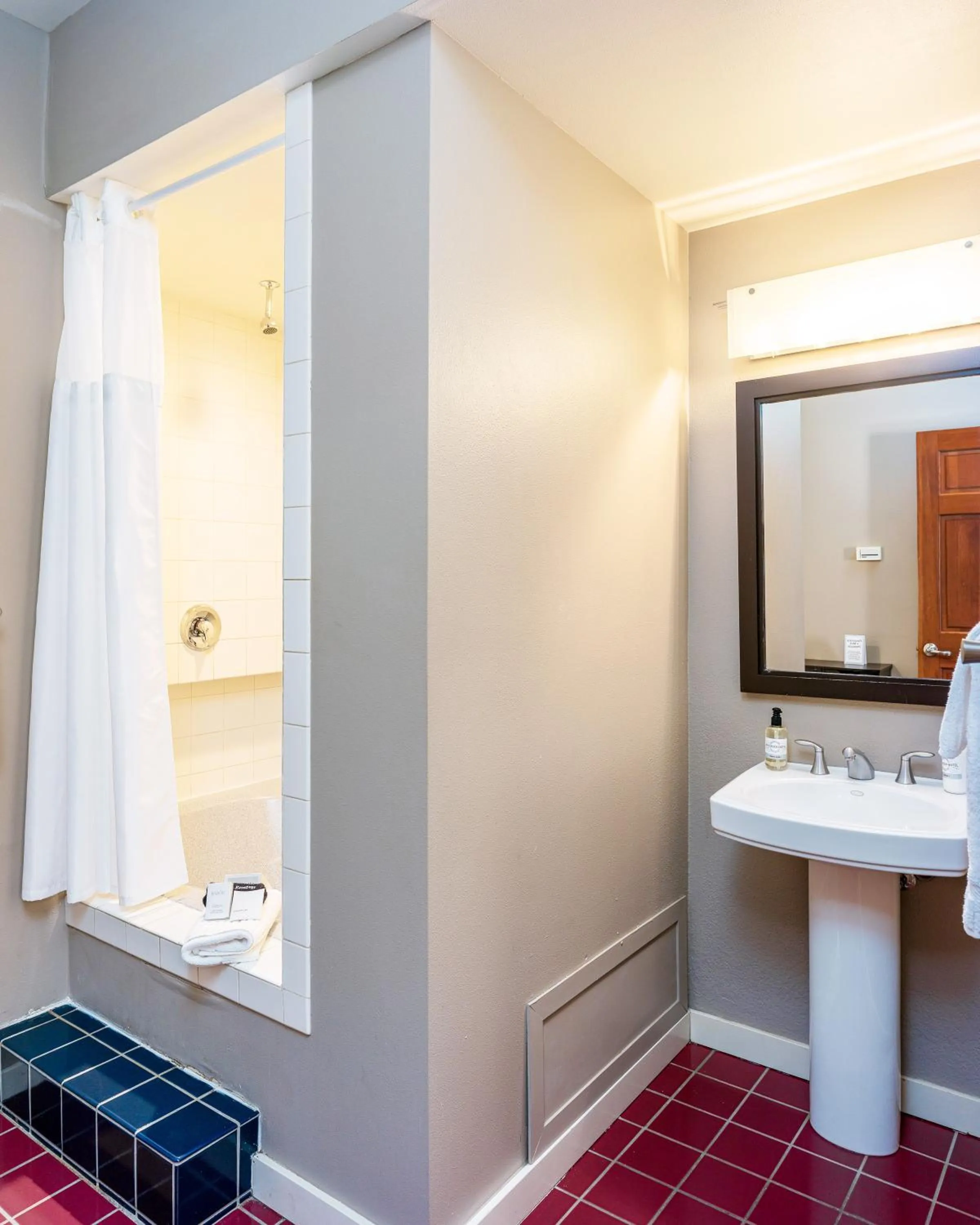 Bathroom in Bird Rock Hotel