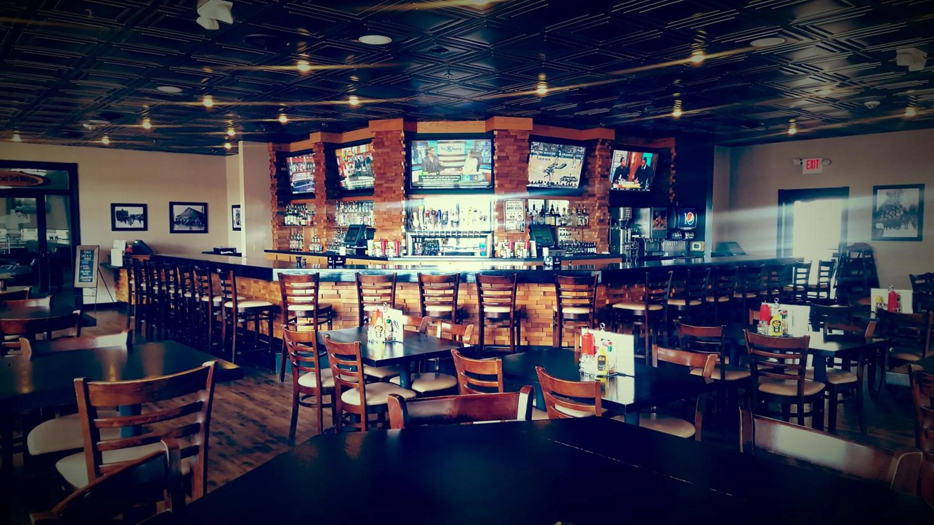 Restaurant/places to eat in Woodfield Inn and Suites