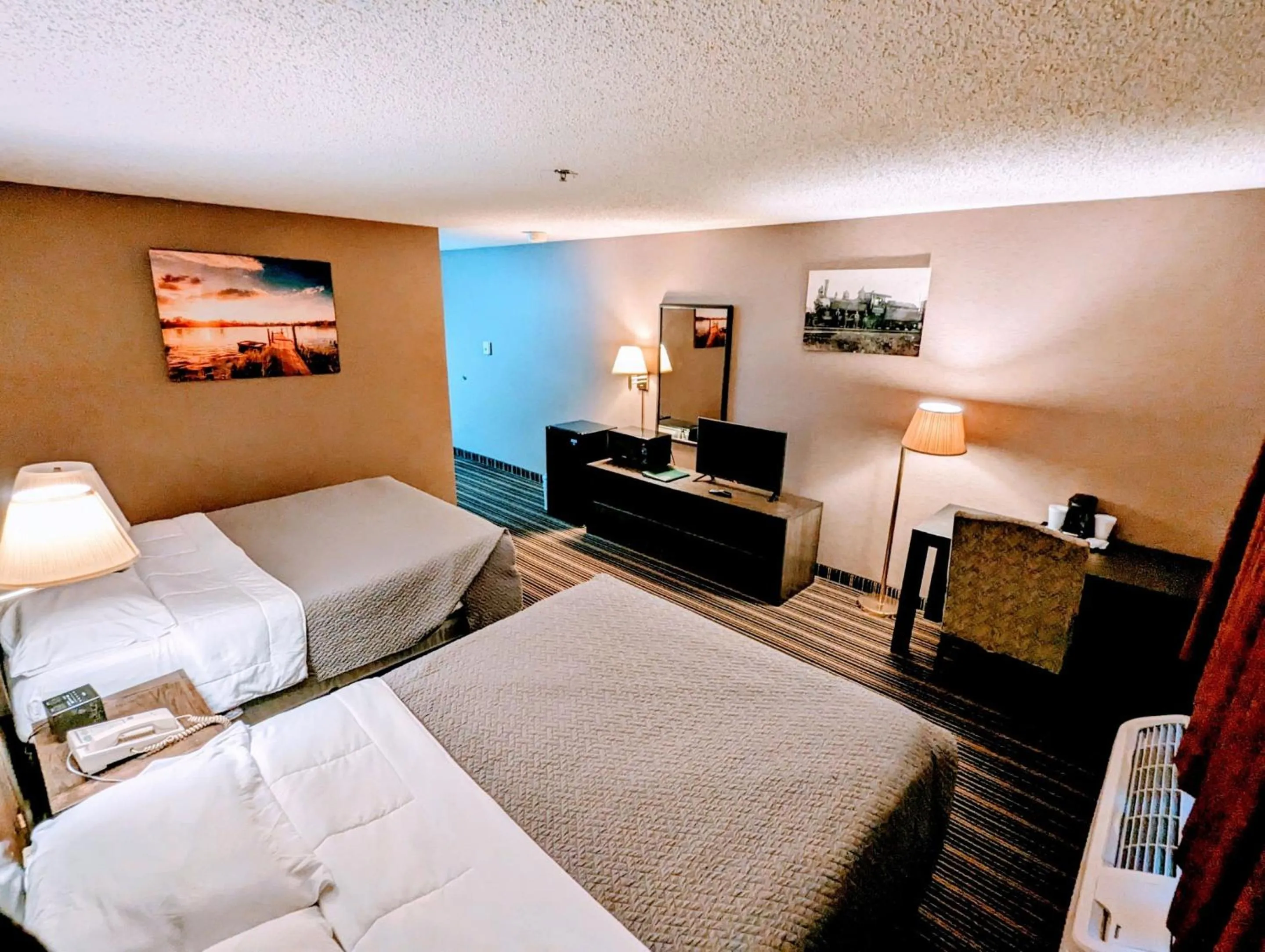 Bed in Woodfield Inn and Suites