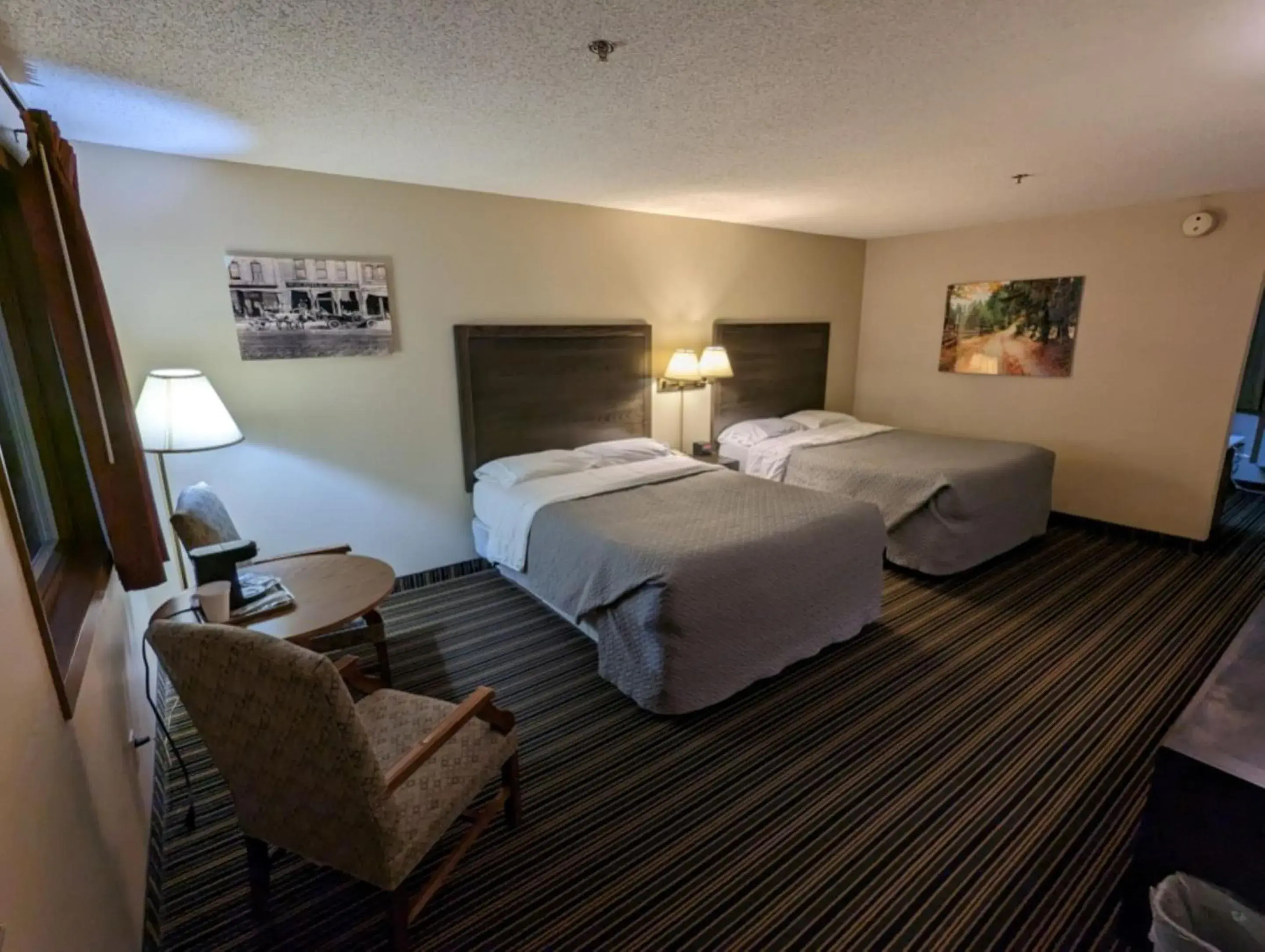 Bed in Woodfield Inn and Suites Bed in Woodfield Inn and Suites