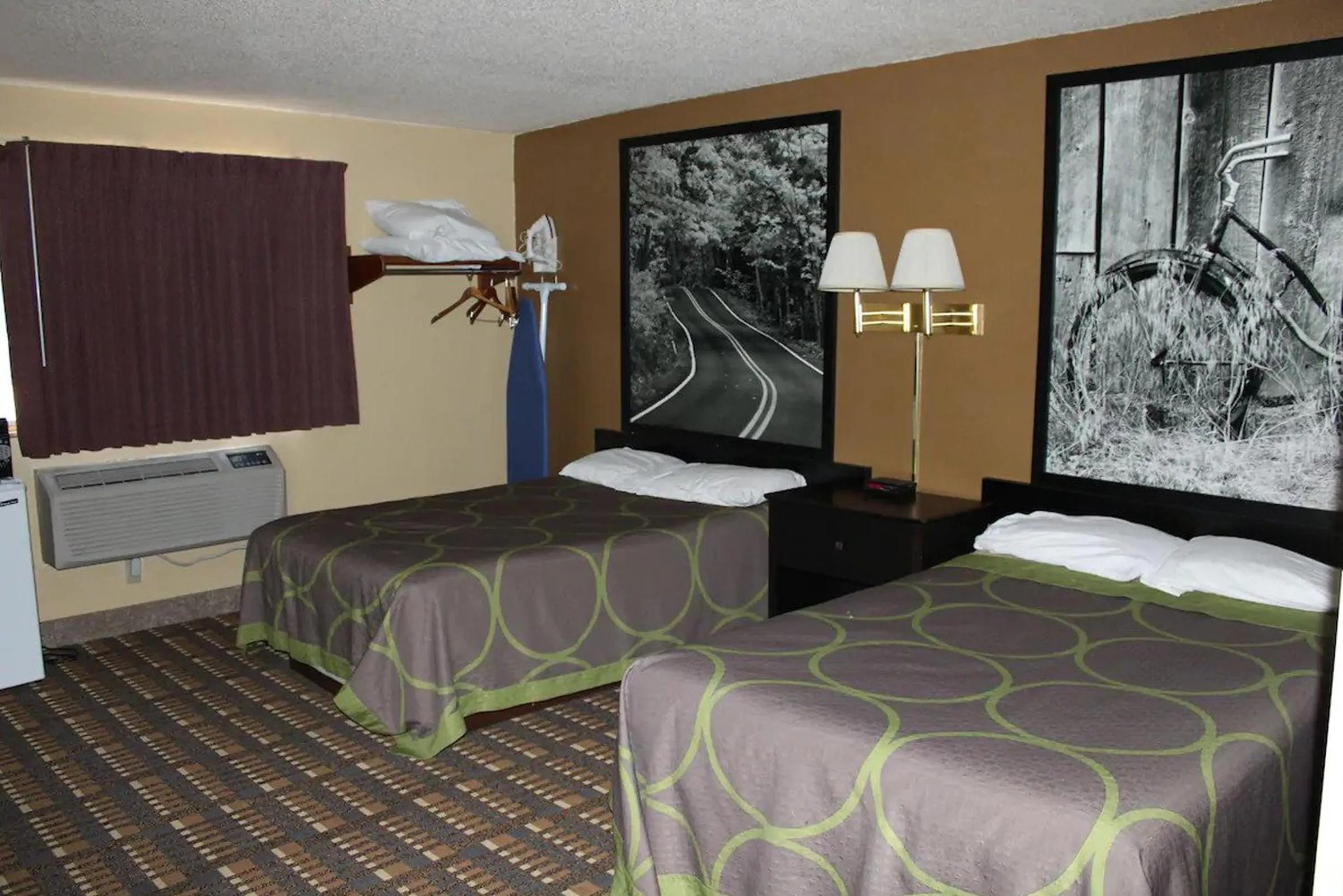 Deluxe Queen Room with Two Queen Beds in Asteria Inn & Suites Stillwater