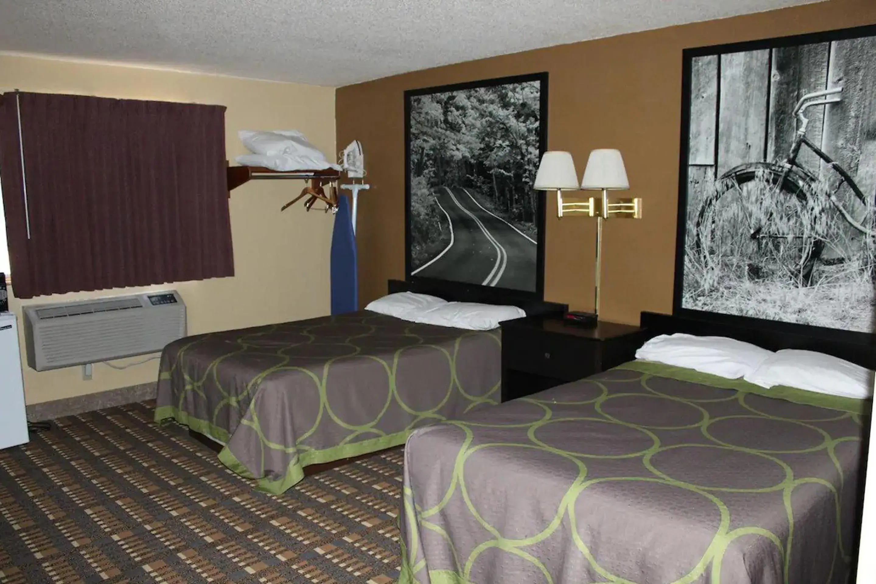 Deluxe Queen Room with Two Queen Beds in Asteria Inn & Suites Stillwater Deluxe Queen Room with Two Queen Beds in Asteria Inn & Suites Stillwater