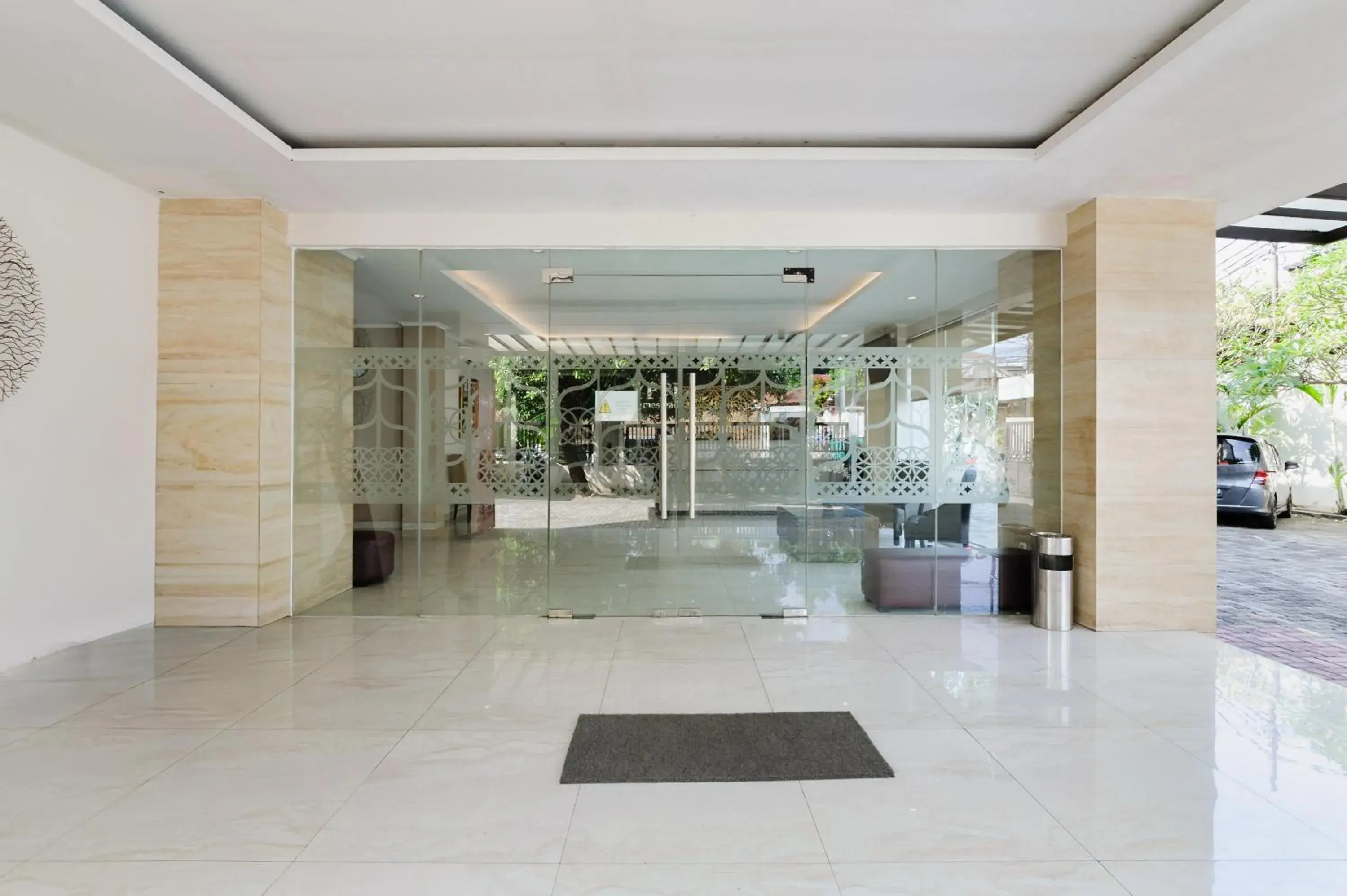 Facade/entrance in Sans Vibes Firdaus Mansion Kemang Facade/entrance in Sans Vibes Firdaus Mansion Kemang