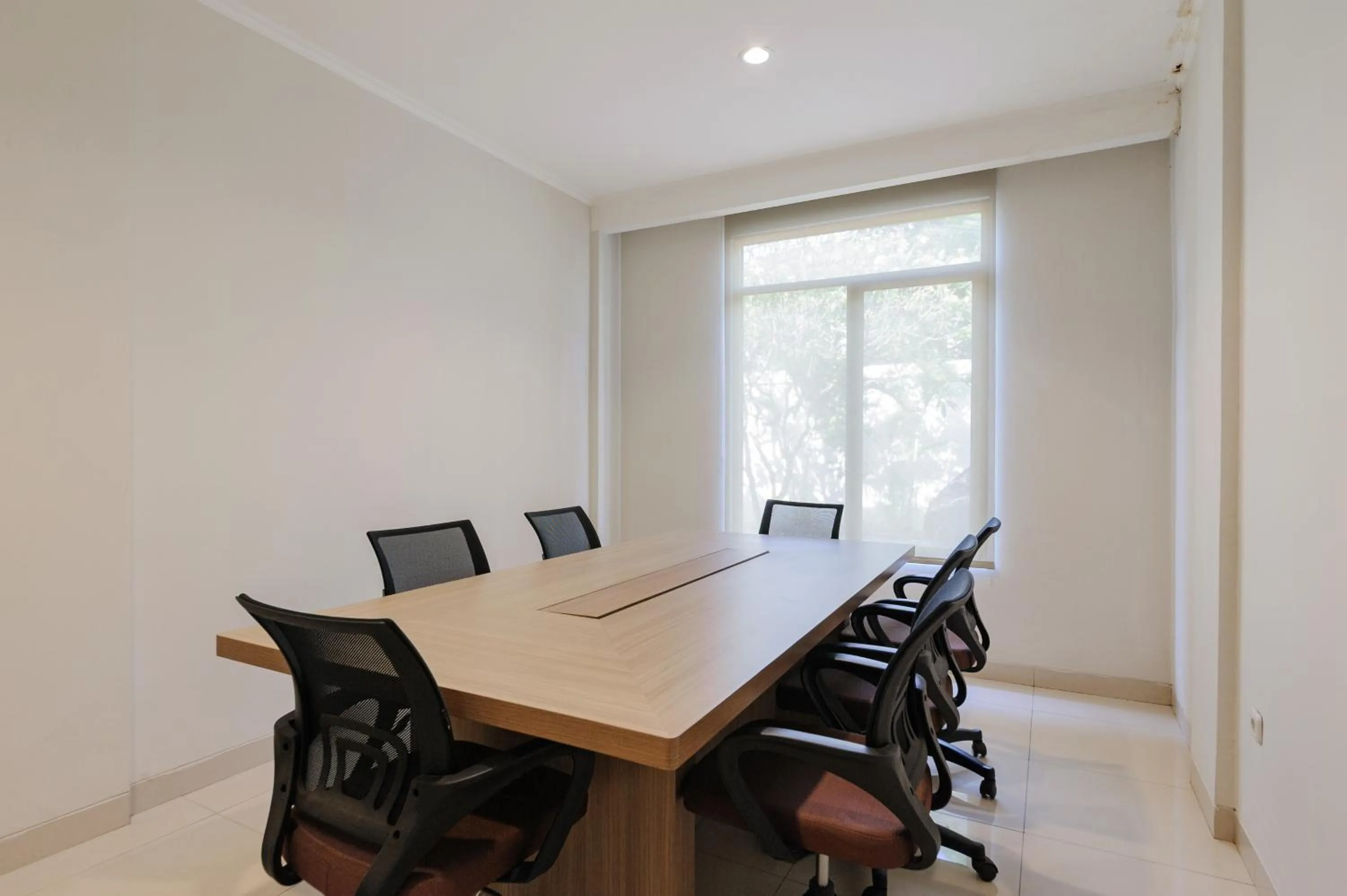 Meeting/conference room in Sans Vibes Firdaus Mansion Kemang