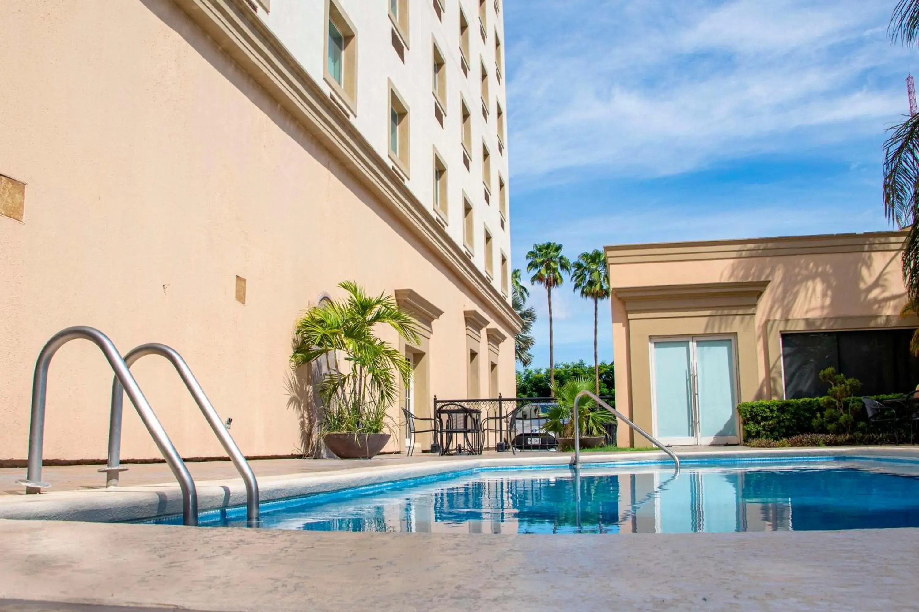 Pool view in Best Western PLUS Los Mochis Pool view in Best Western PLUS Los Mochis