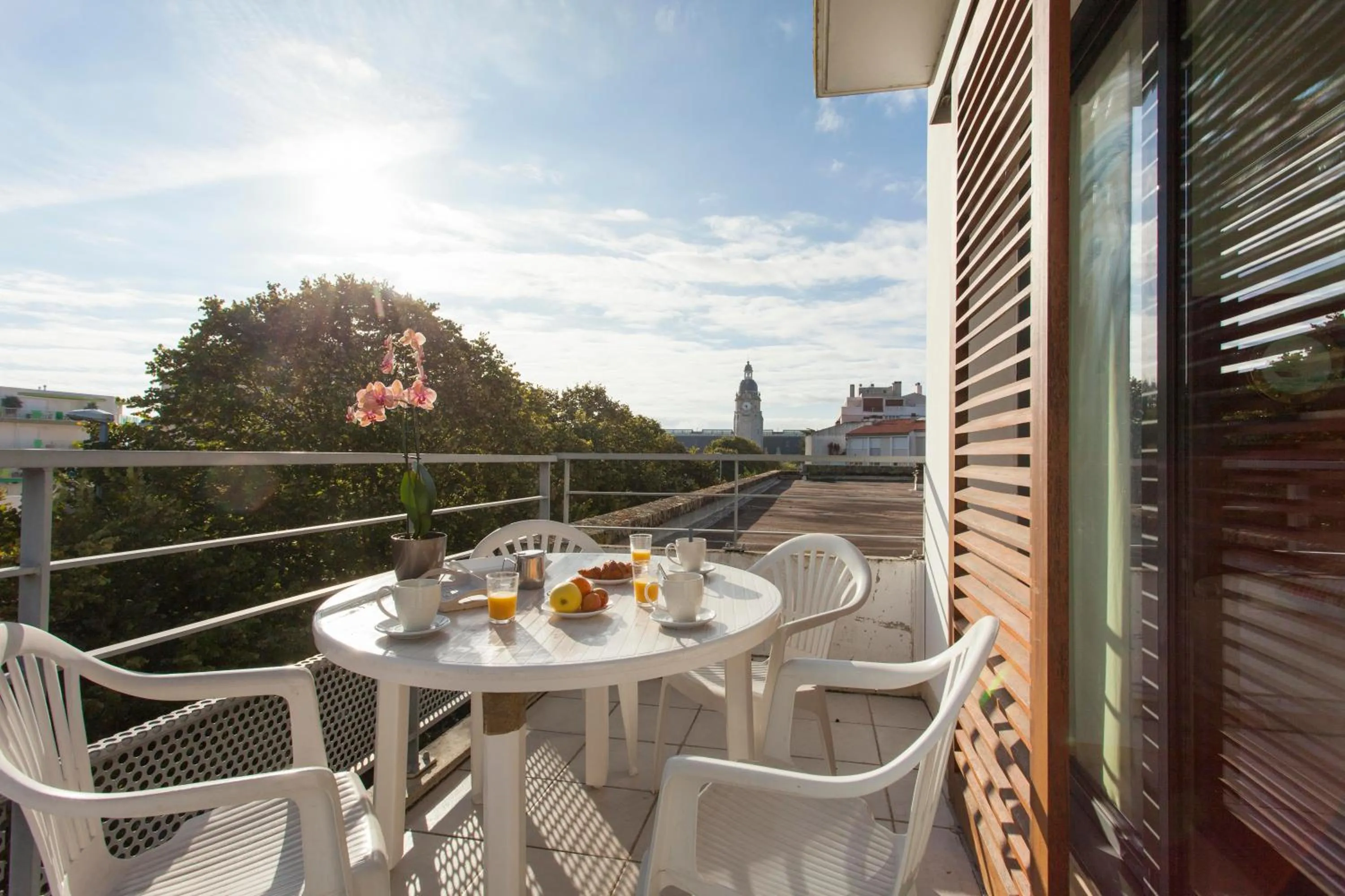 City view in Hôtel Les Gens de Mer La Rochelle