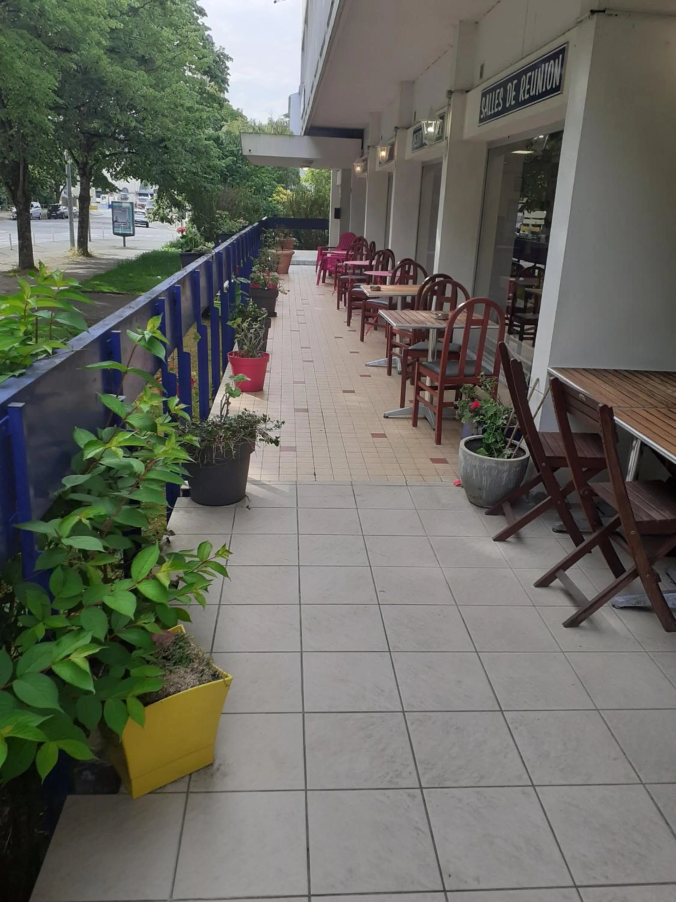 Patio in Hôtel Les Gens de Mer La Rochelle