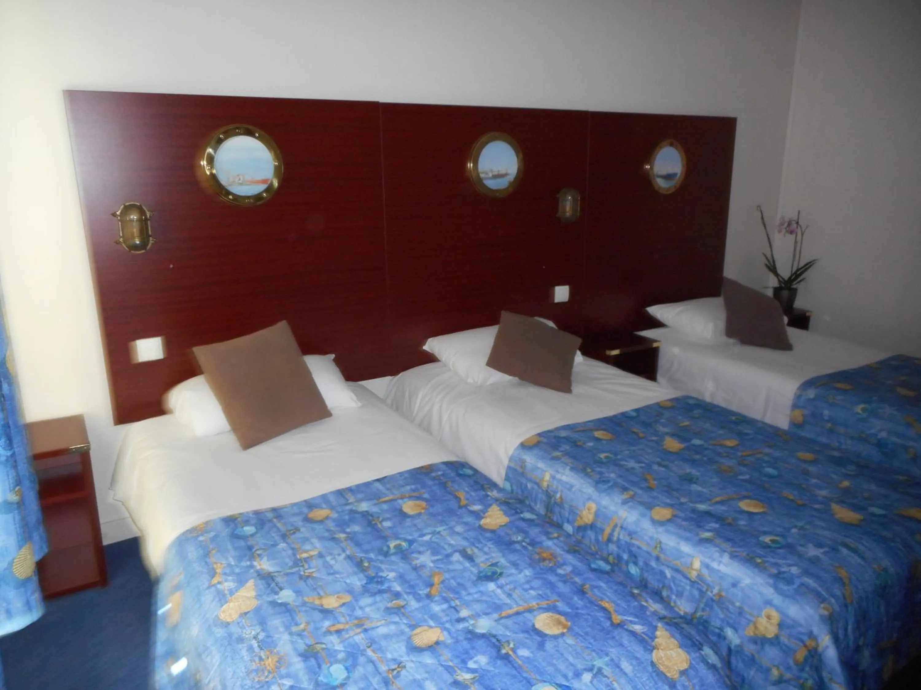 Bedroom, Bed in Hôtel Les Gens de Mer La Rochelle