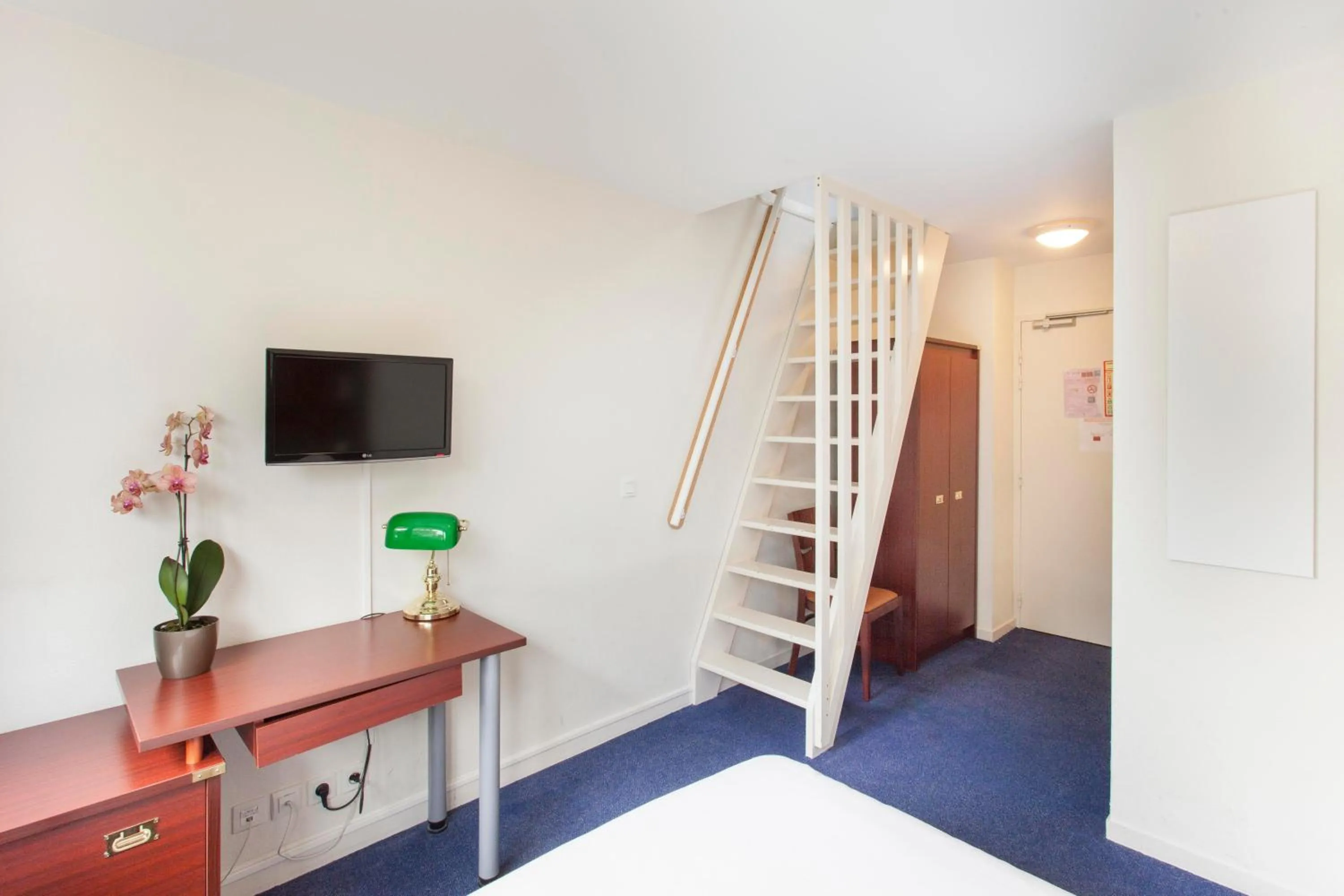 Photo of the whole room, Bed in Hôtel Les Gens de Mer La Rochelle