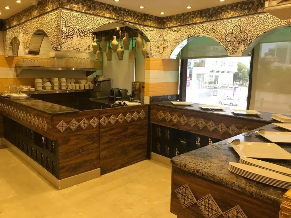 Restaurant/places to eat in TRIANON ROYAL HOTEL