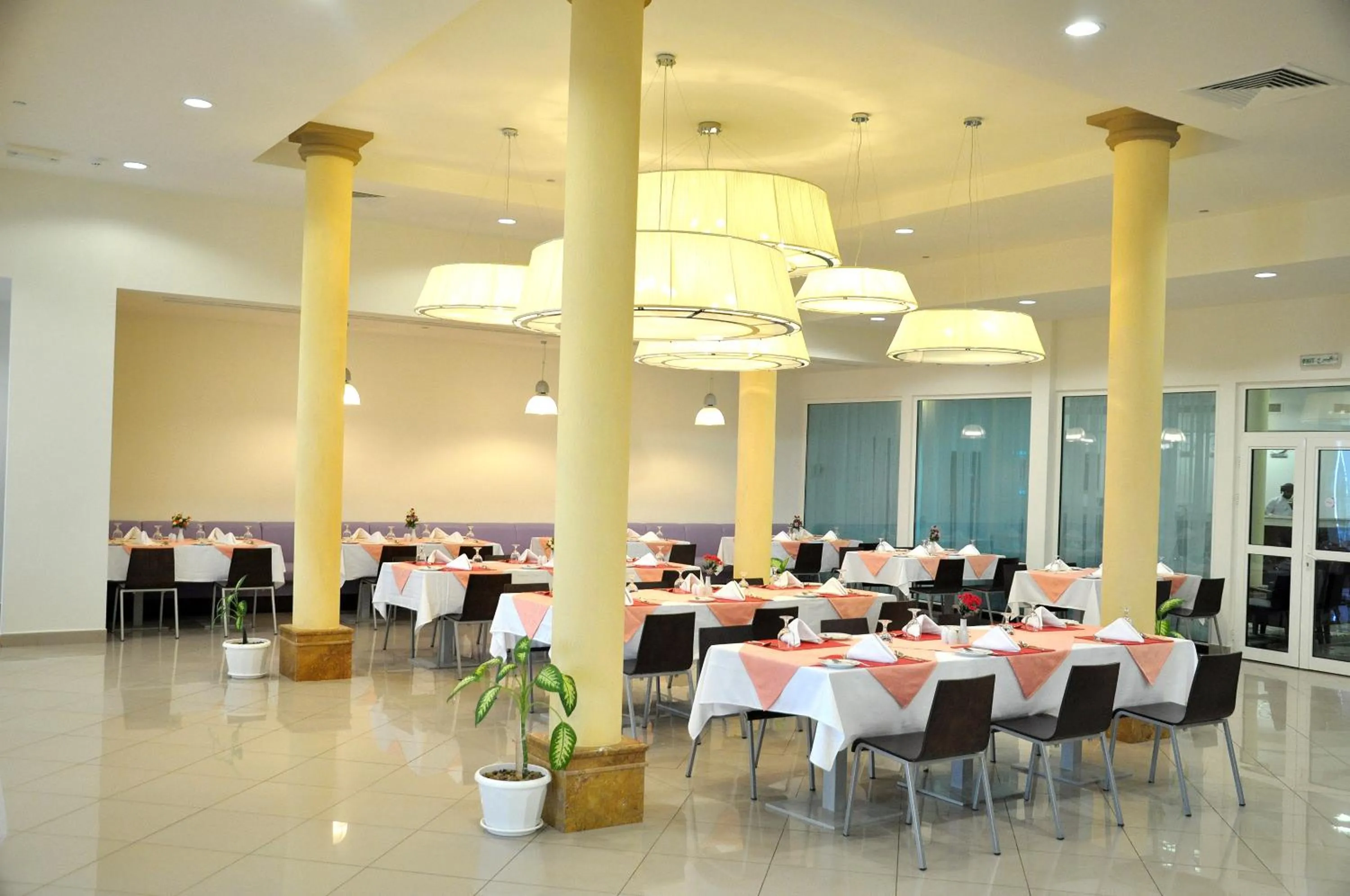 Restaurant/places to eat in City Hotel Duqm