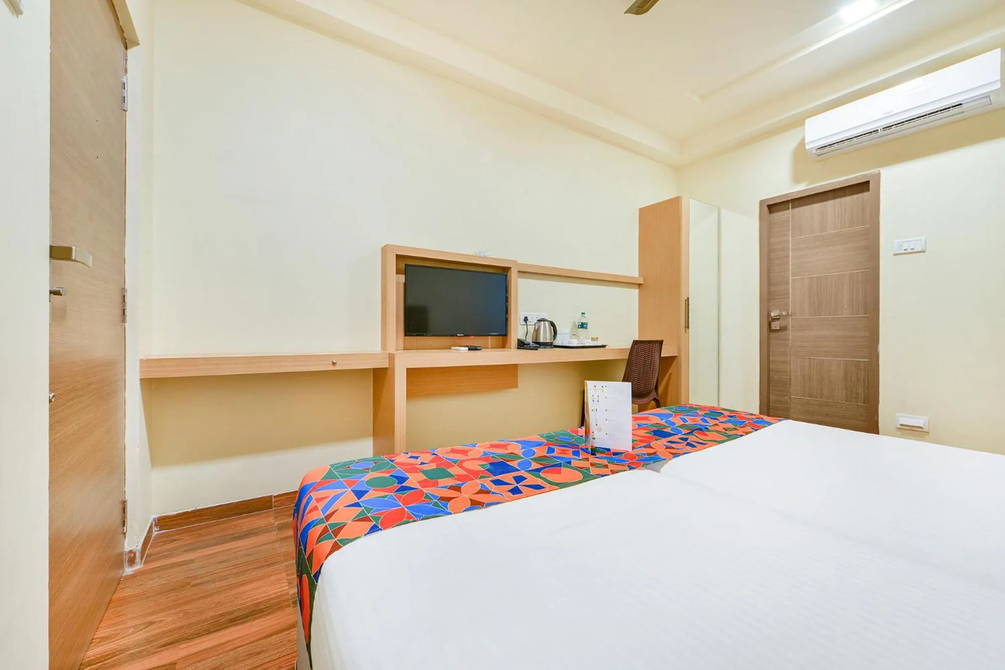 TV and multimedia, Bed in Nestlay Rooms Vanagaram