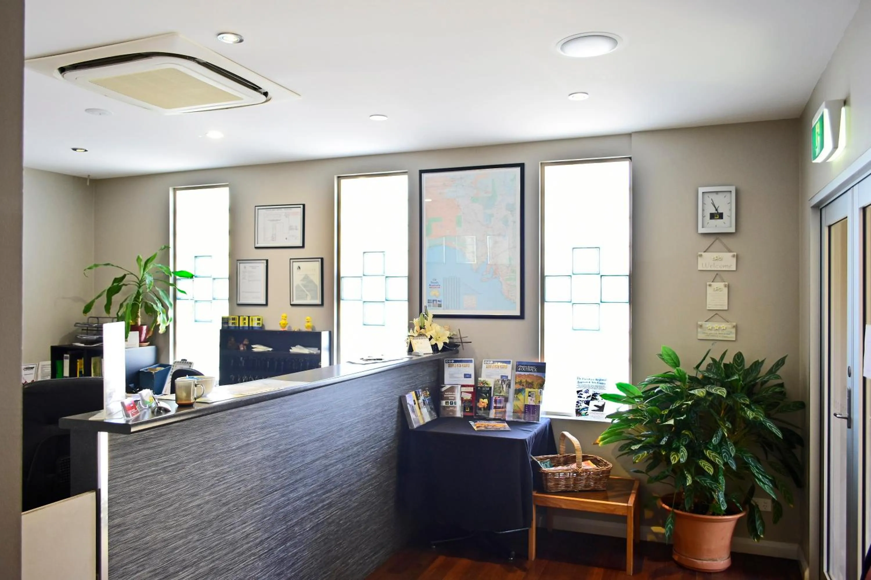 Lobby or reception in Travelway Motel