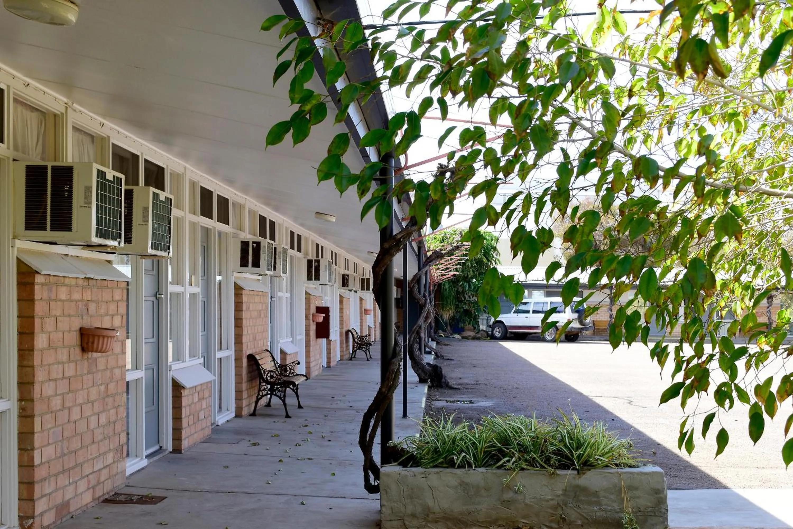 Facade/entrance in Travelway Motel