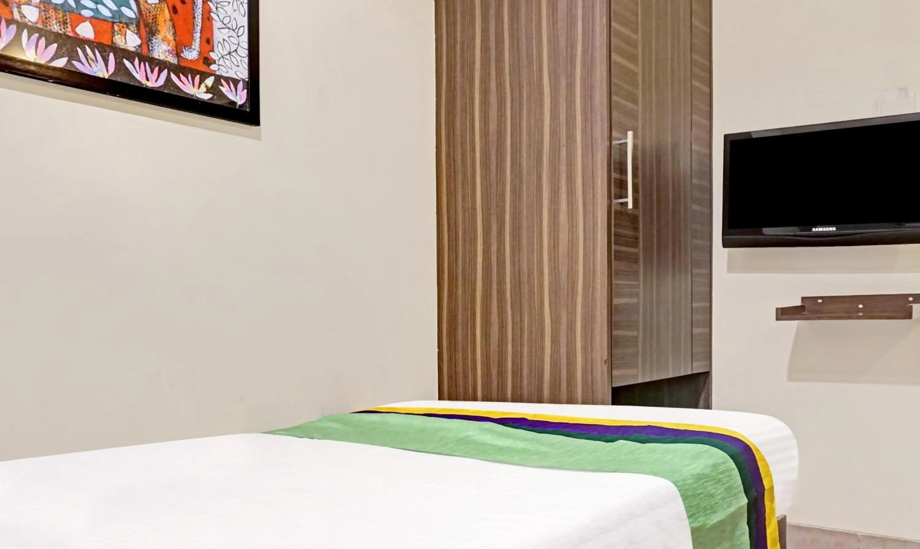 Bed in Hotel Madhav International Pune Railway Station