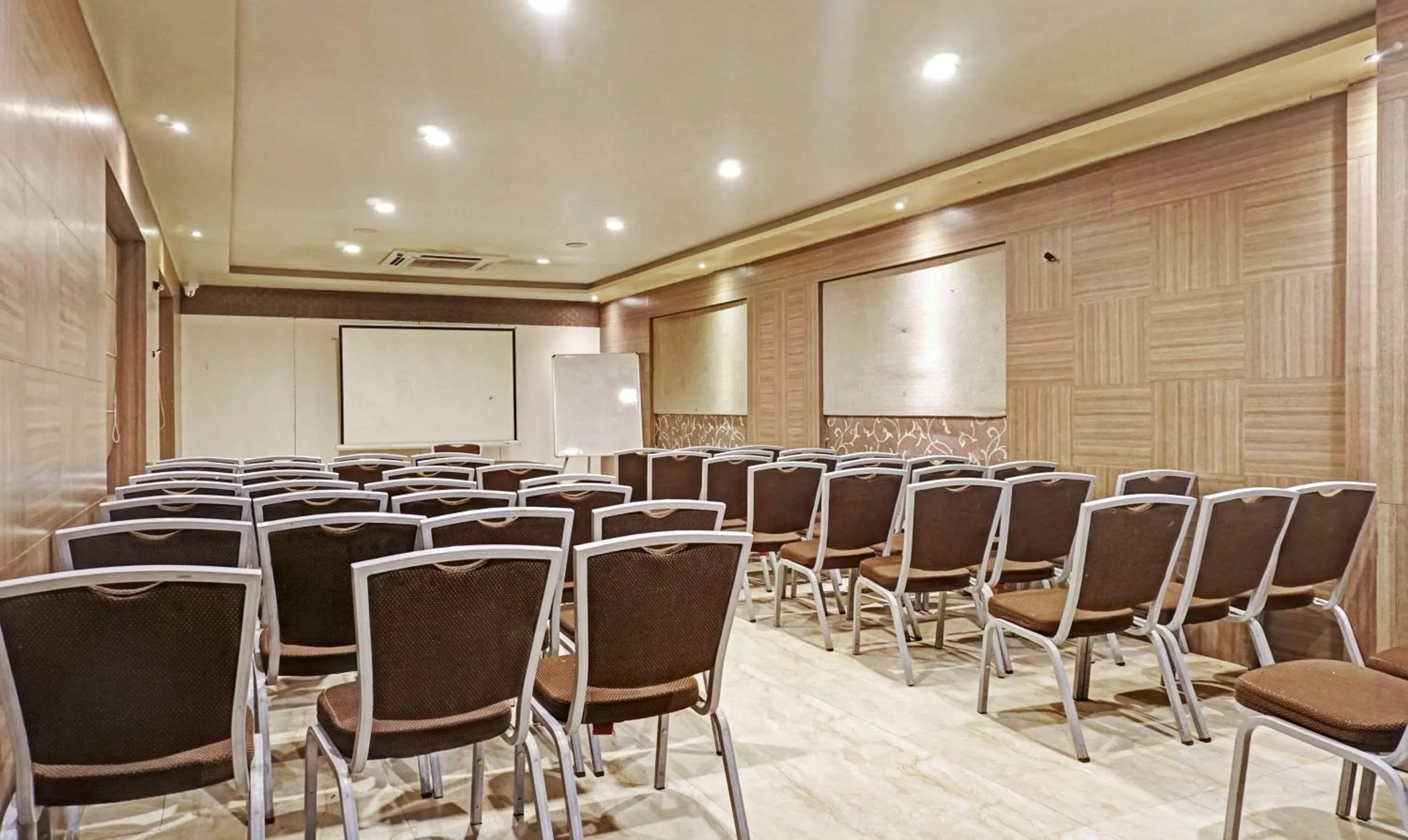 Hotel Madhav International Pune Railway Station