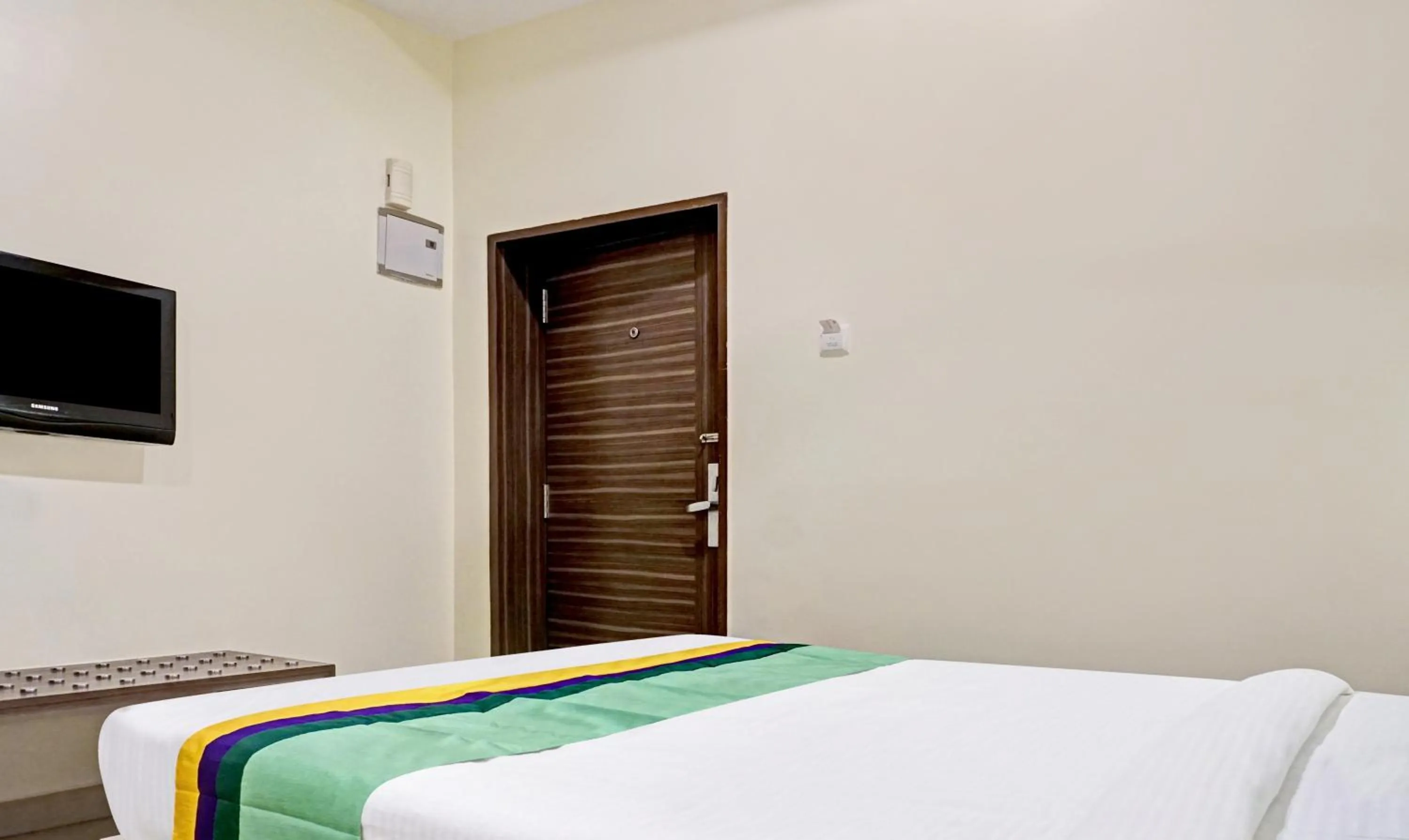 Bed in Hotel Madhav International Pune Railway Station