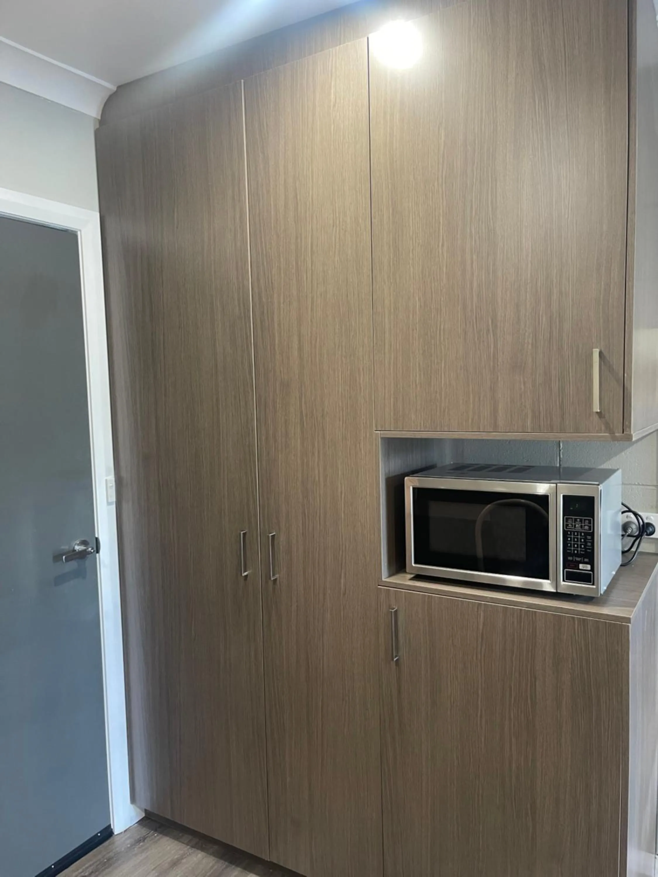 wardrobe in Cootamundra Gardens Motel