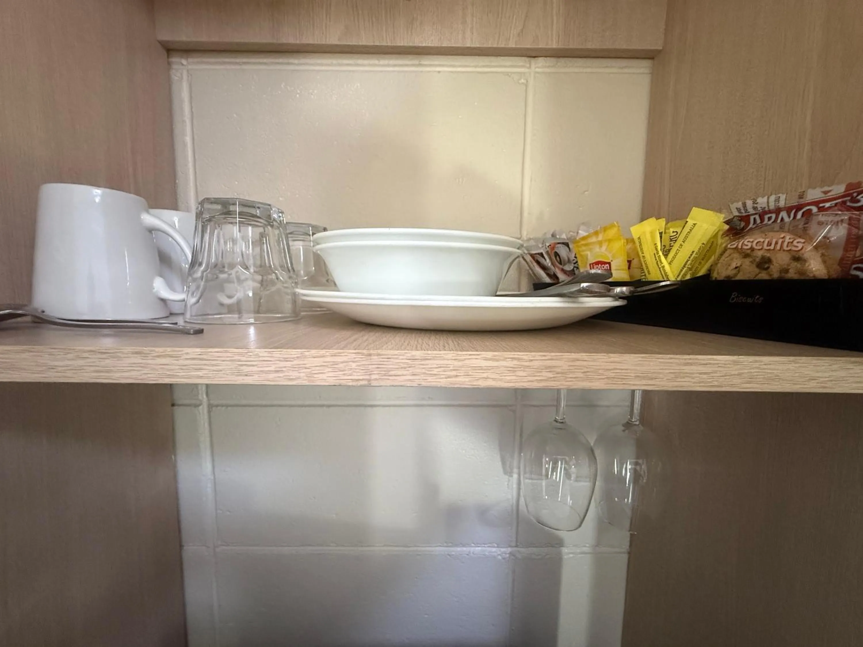 minibar in Cootamundra Gardens Motel